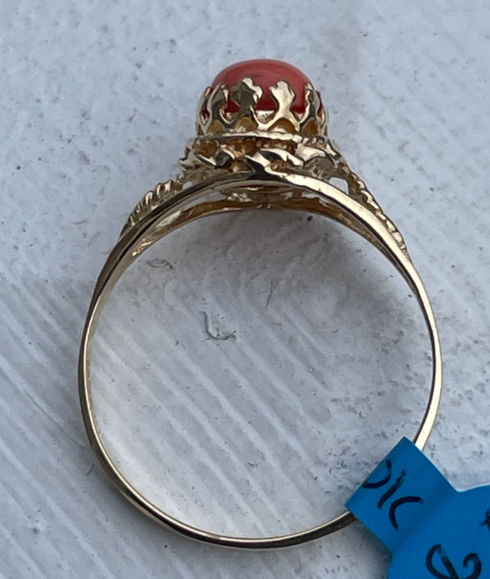 10k Gold Natural Coral Solitaire Ring Size 8