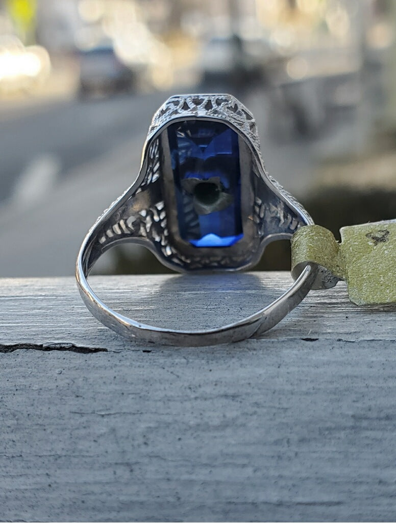18k White Gold Antique Sapphire & Diamond Art Deco Ring