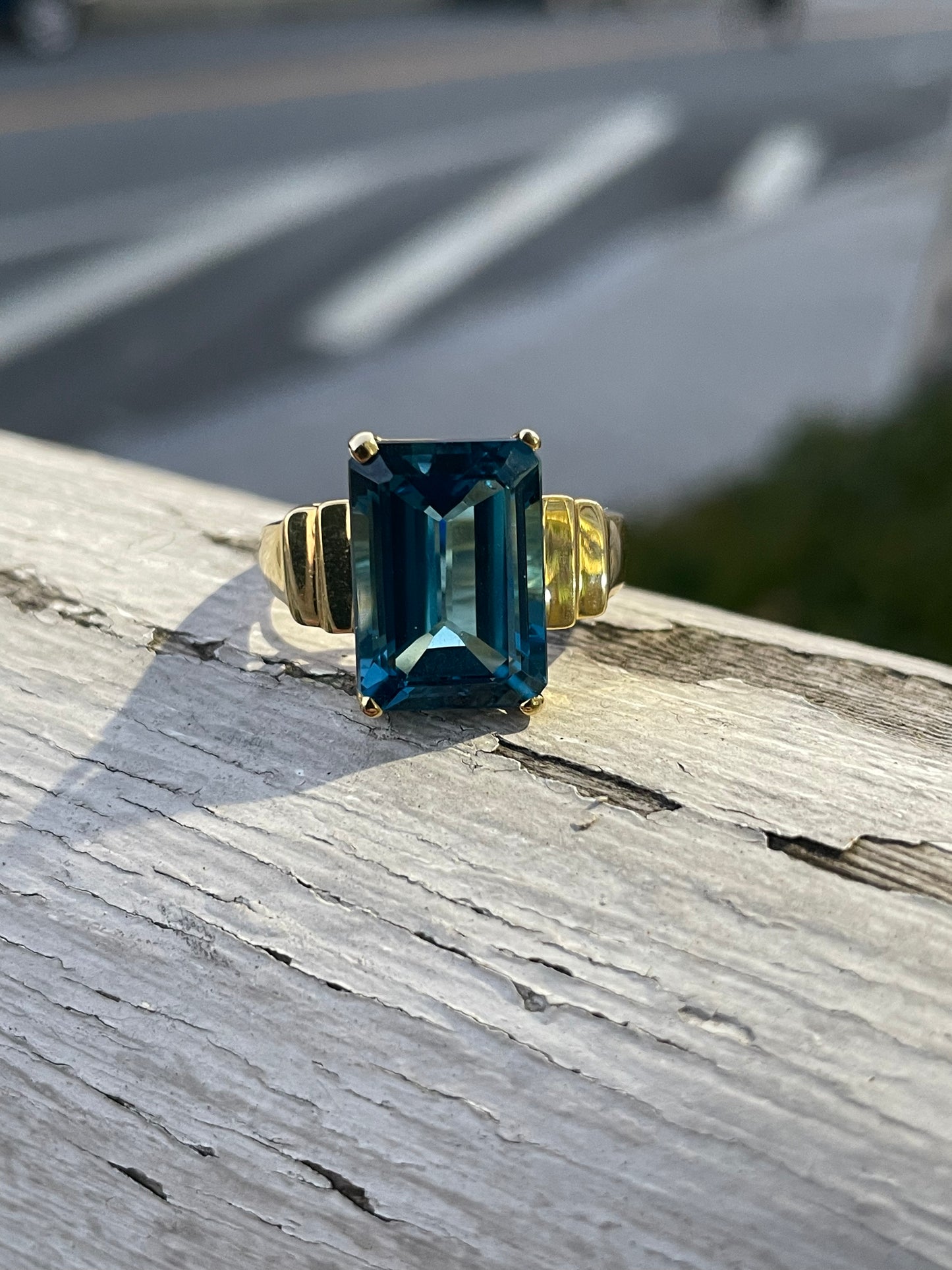 10k Gold Midnight Blue Topaz Ring sz 8