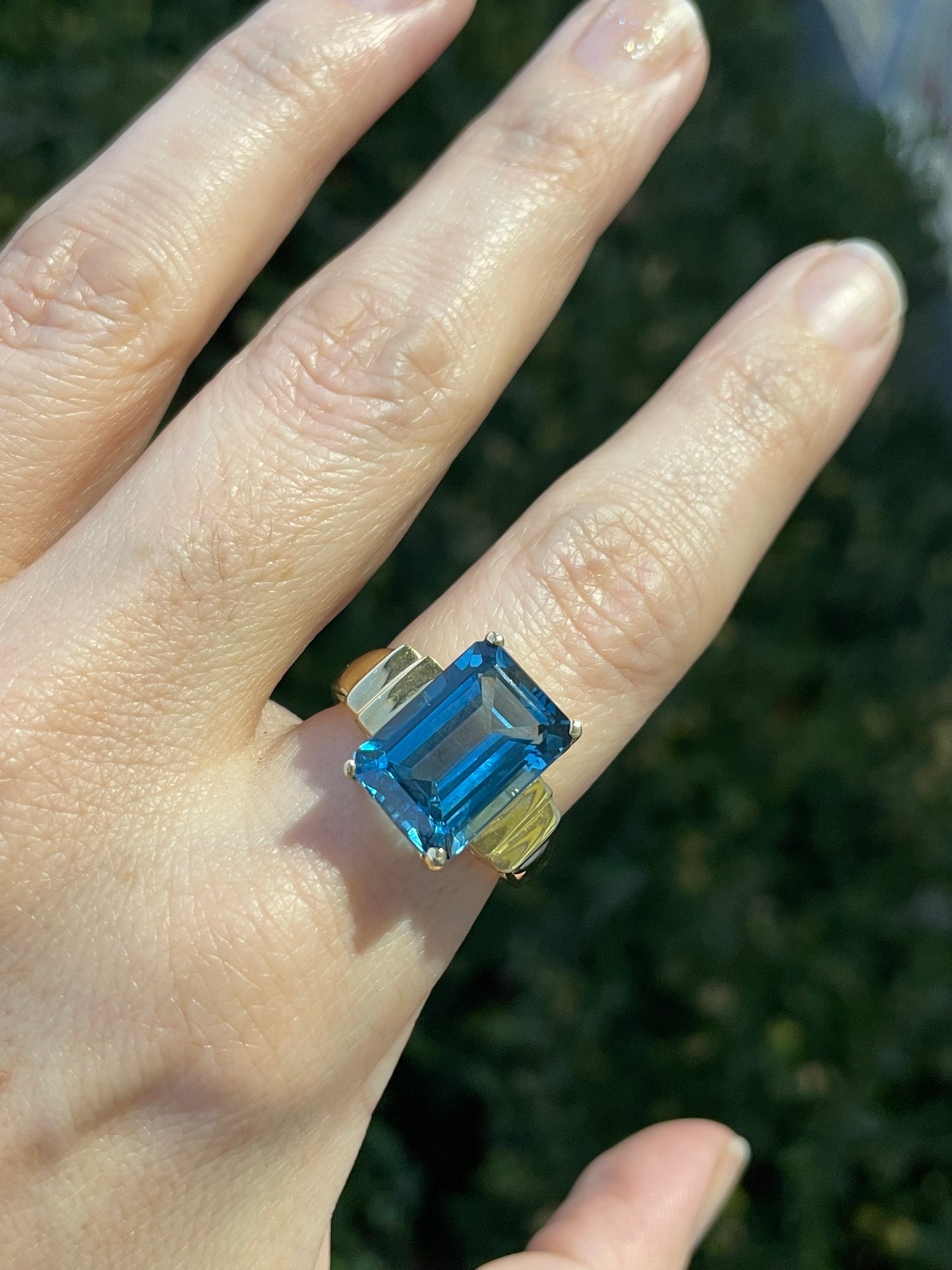 10k Gold Midnight Blue Topaz Ring sz 8
