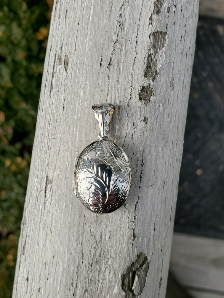 925 Sterling Silver Oval Floral Etched Locket Pendant