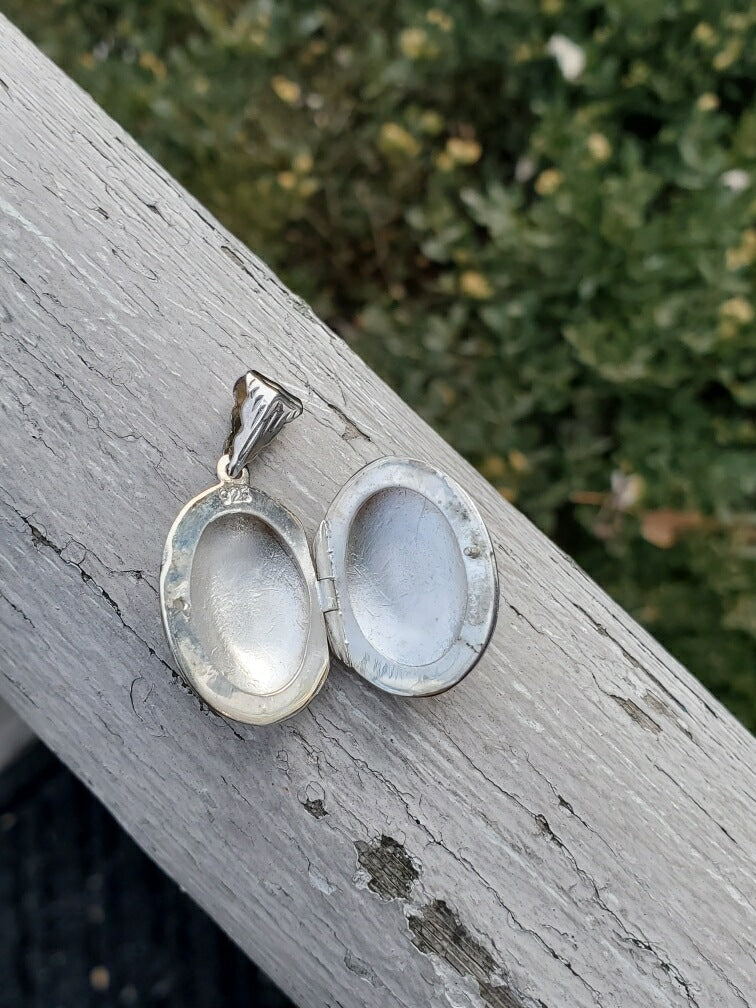 925 Sterling Silver Oval Floral Etched Locket Pendant