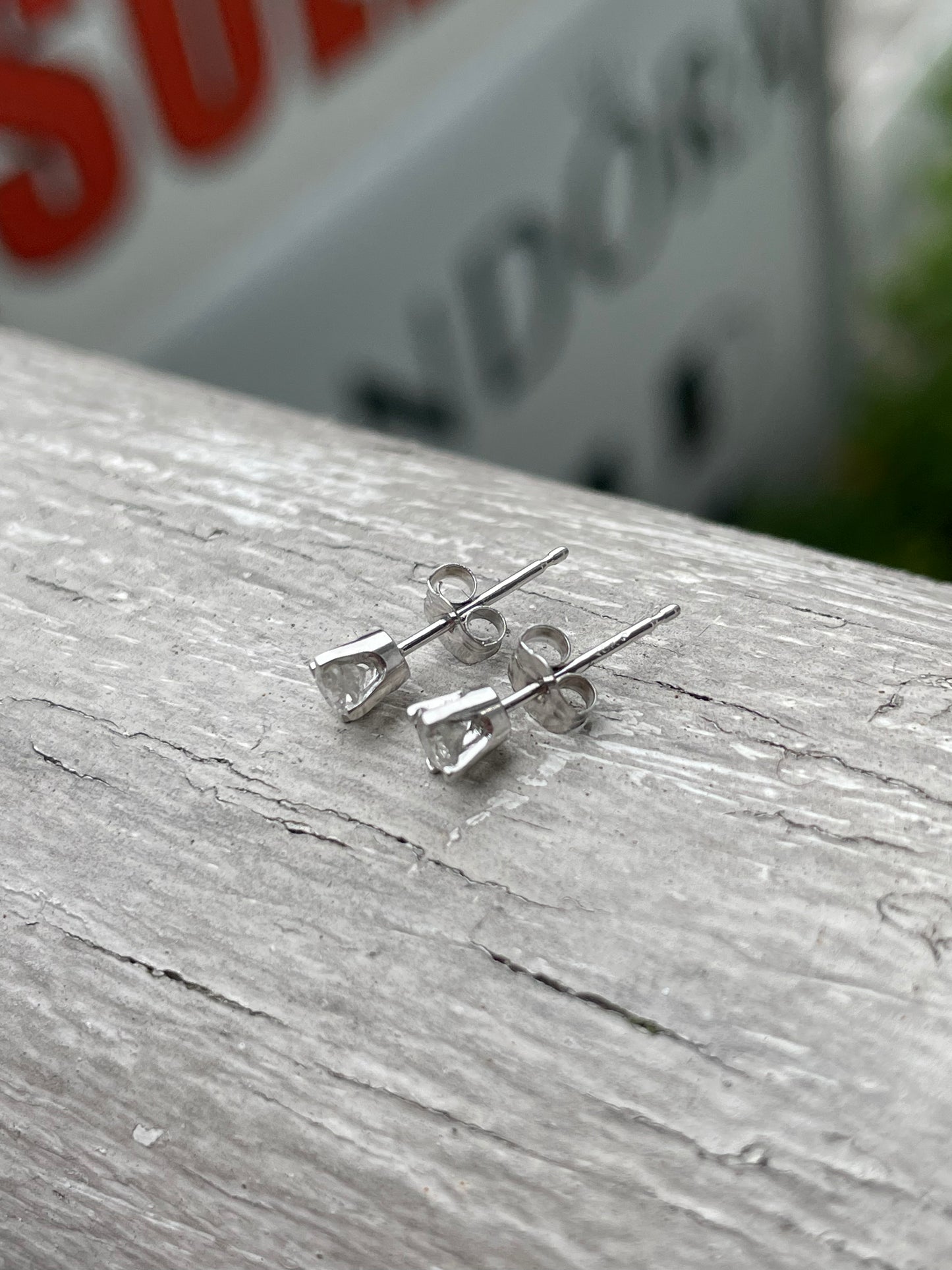 14k White Gold .20ct Diamond Stud Earrings