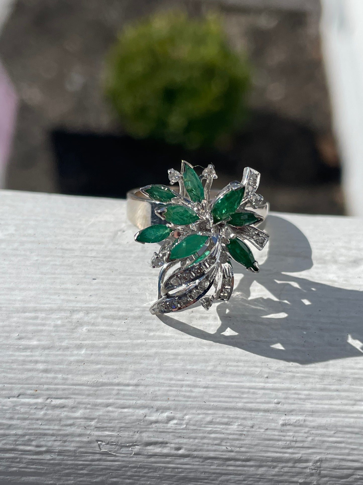 18k White Gold Natural Emerald & Diamond Floral Cluster Ring Size 9