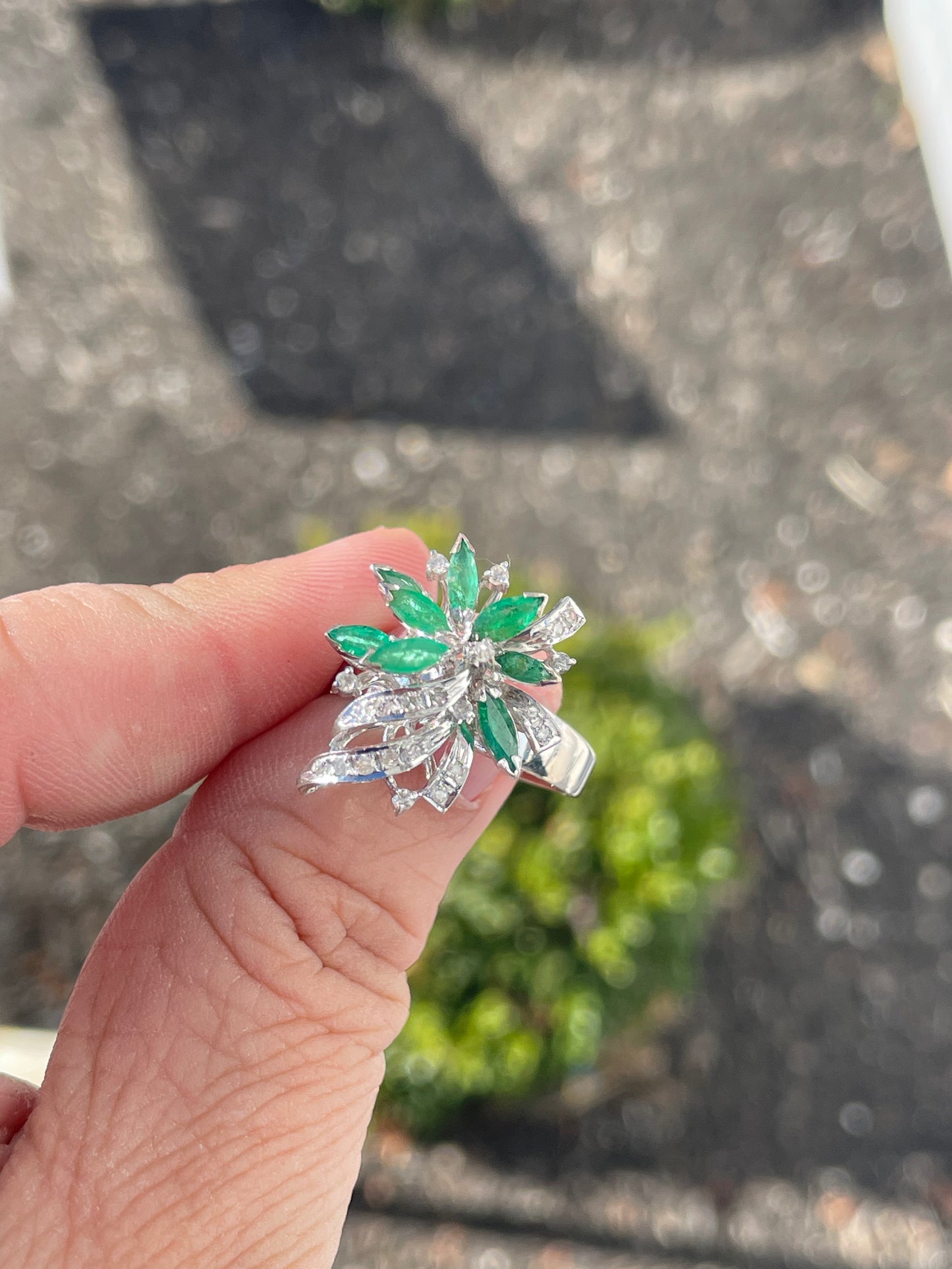 18k White Gold Natural Emerald & Diamond Floral Cluster Ring Size 9