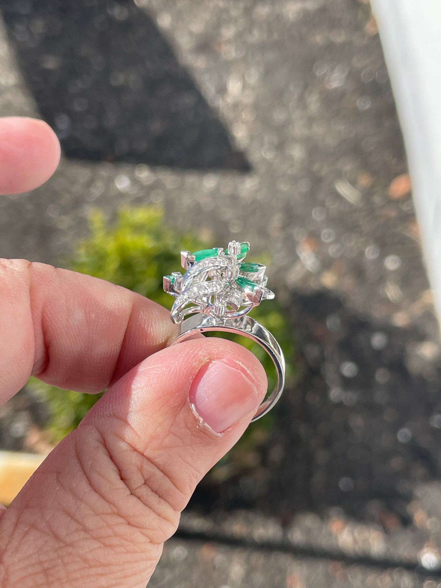 18k White Gold Natural Emerald & Diamond Floral Cluster Ring Size 9