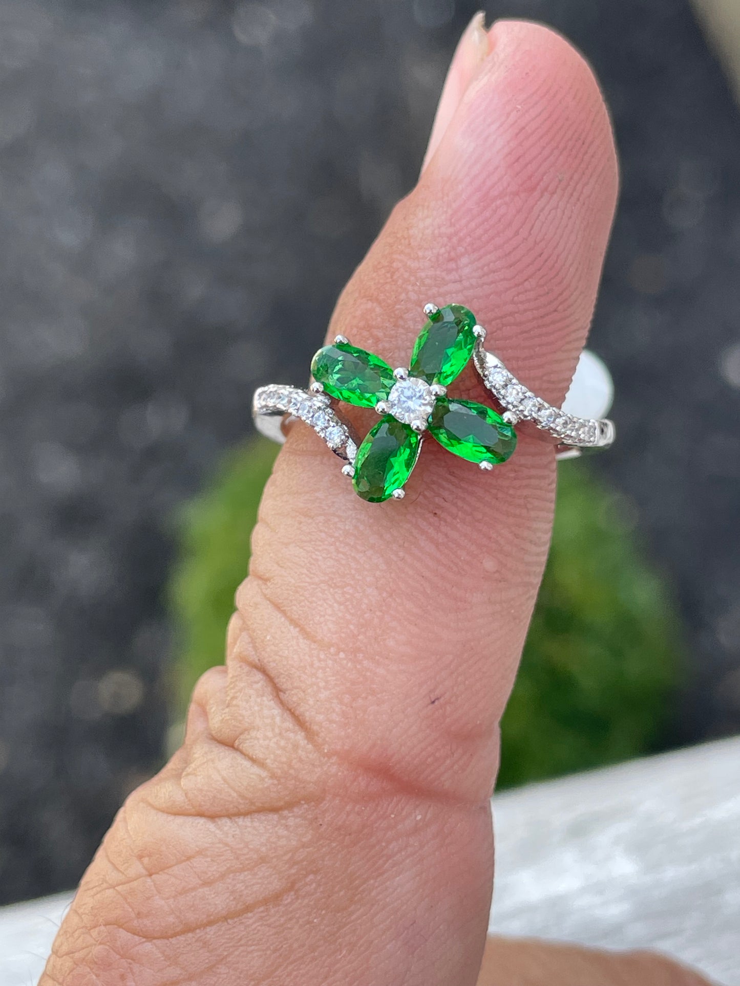 Stainless steel Green Zirconia Flower Clover Ring size 7.5