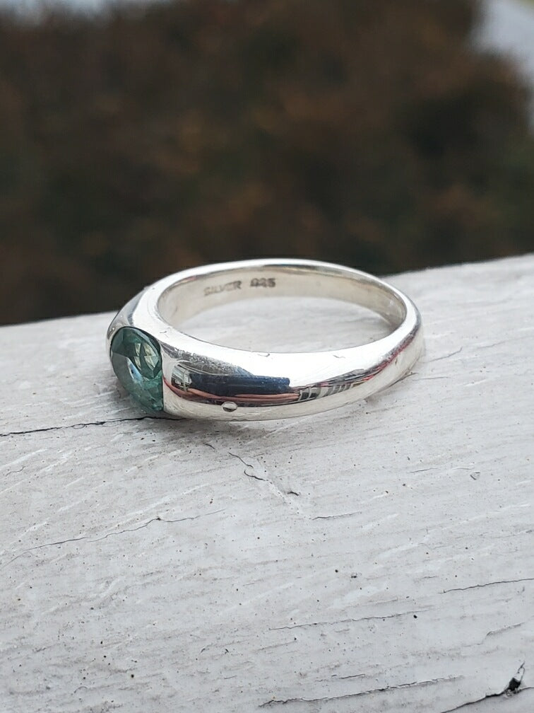 925 Sterling Silver Oval Green Amethyst Band Ring
