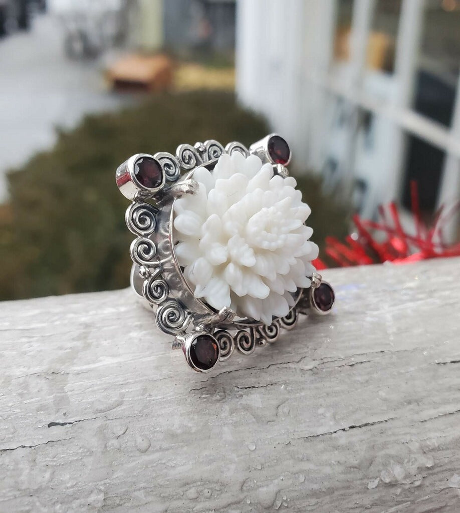 925 Sterling Silver Unique Alabaster & Garnet Handmade Flower Ring