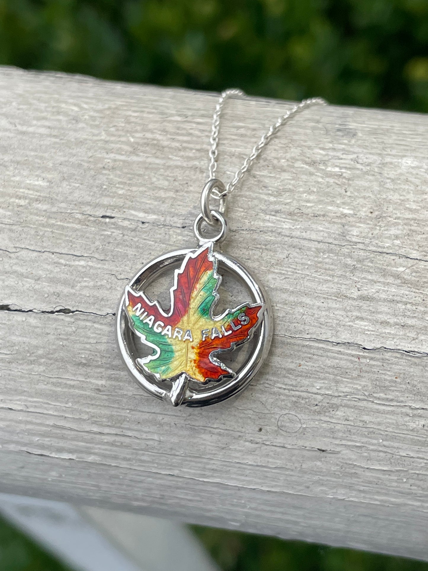 925 Sterling Silver Niagara Falls Maple Leaf Necklace