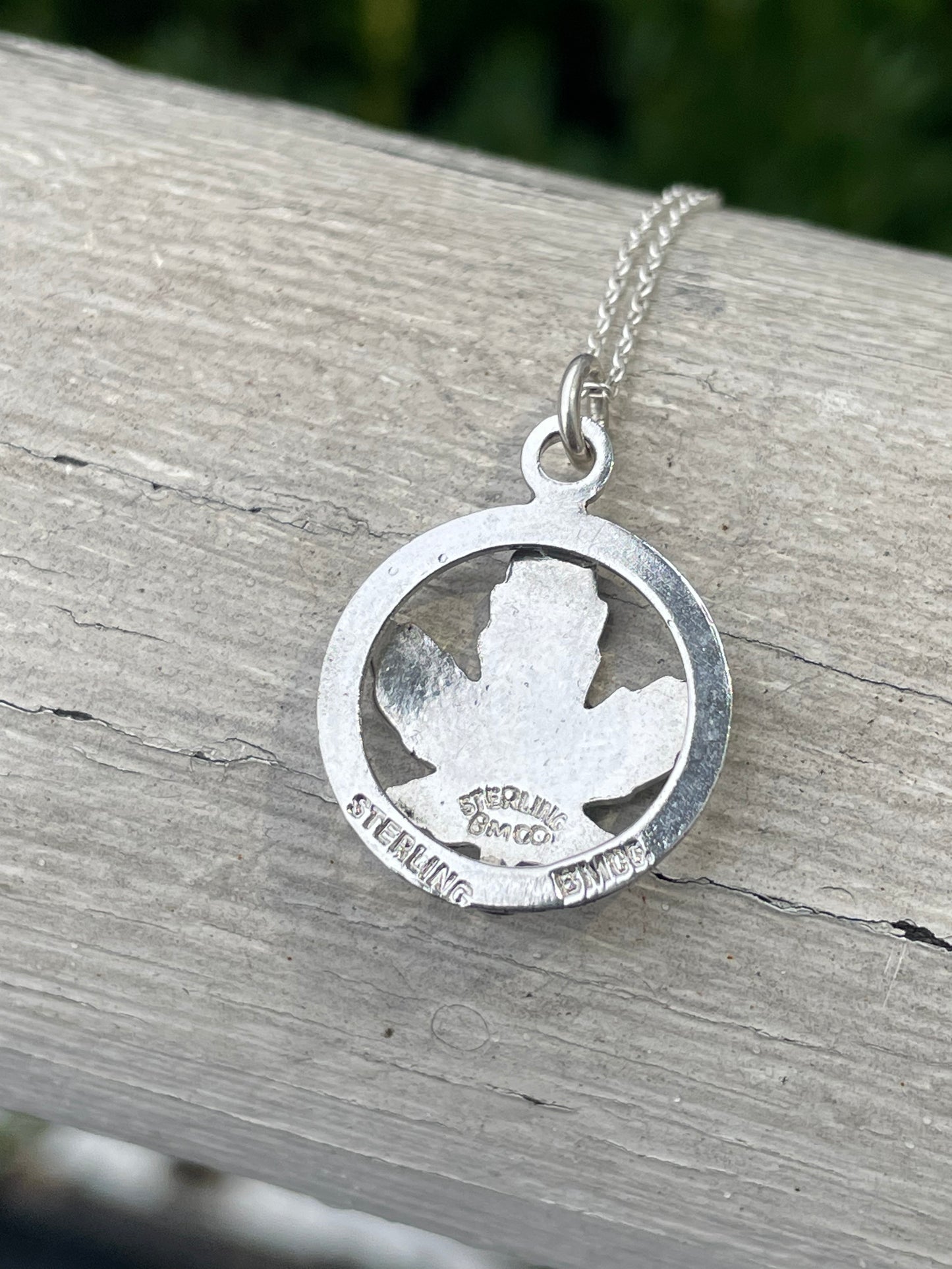 925 Sterling Silver Niagara Falls Maple Leaf Necklace