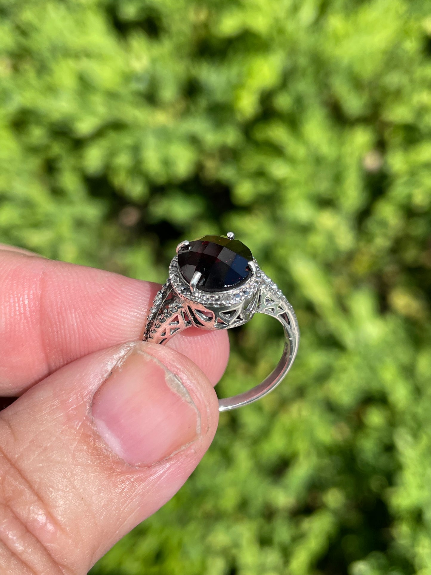 925 Sterling Silver 3.0ct Oval garnet Illusion set ring