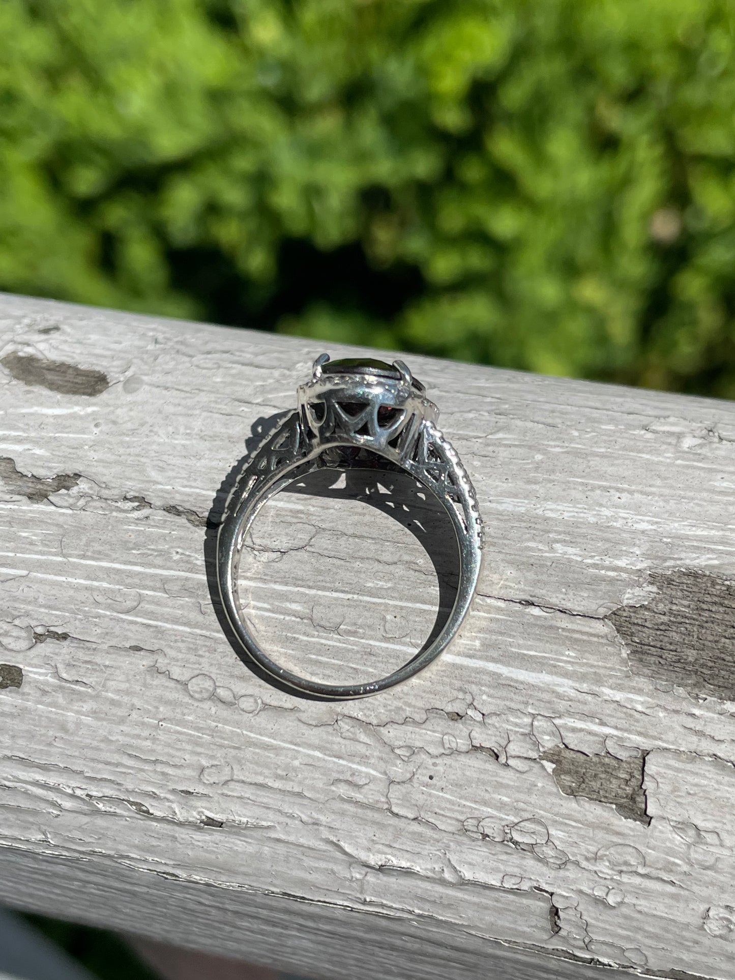 925 Sterling Silver 3.0ct Oval garnet Illusion set ring
