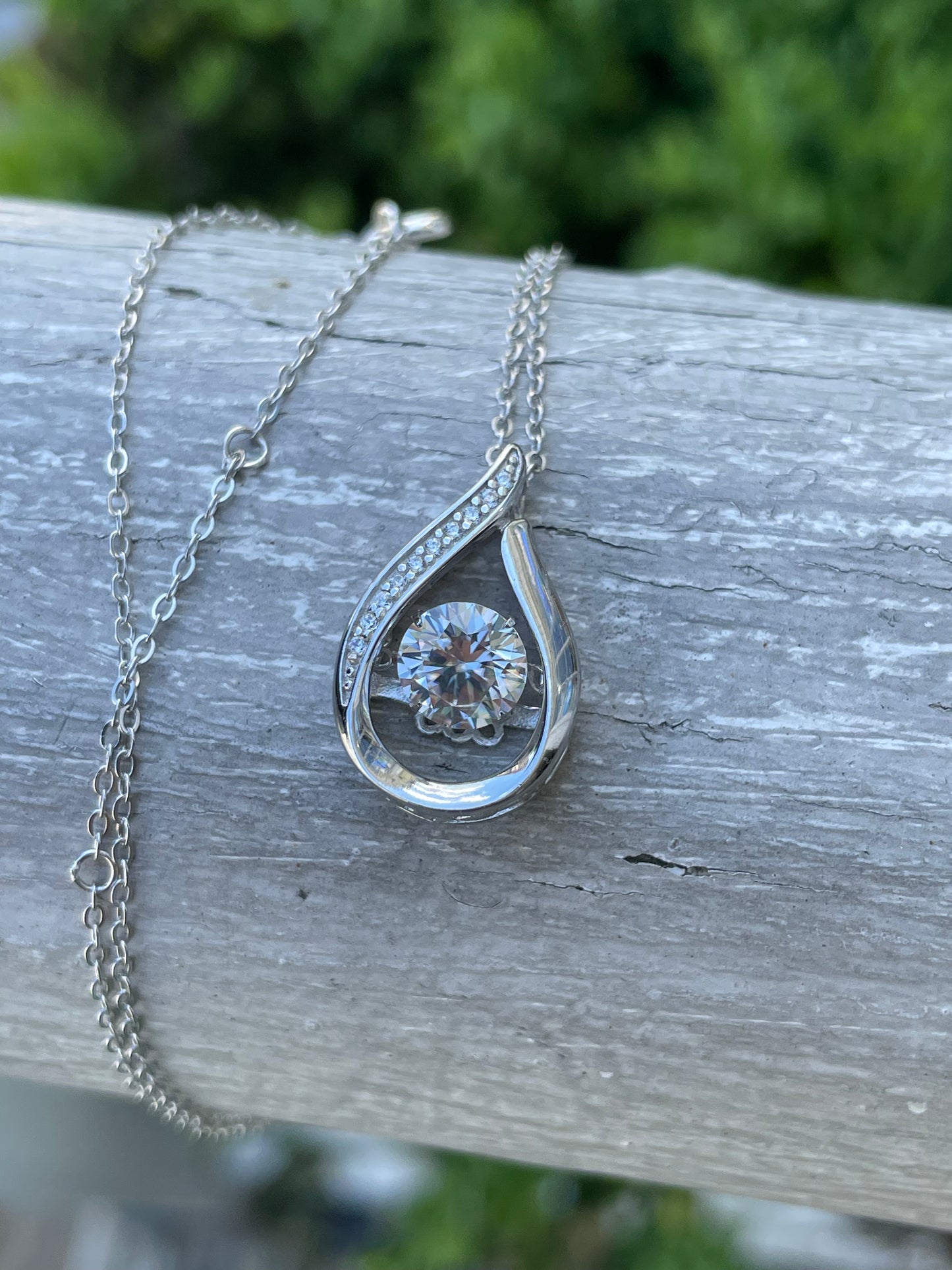 925 Sterling Silver 1.00ct Moissanite Floating Infinity Necklace