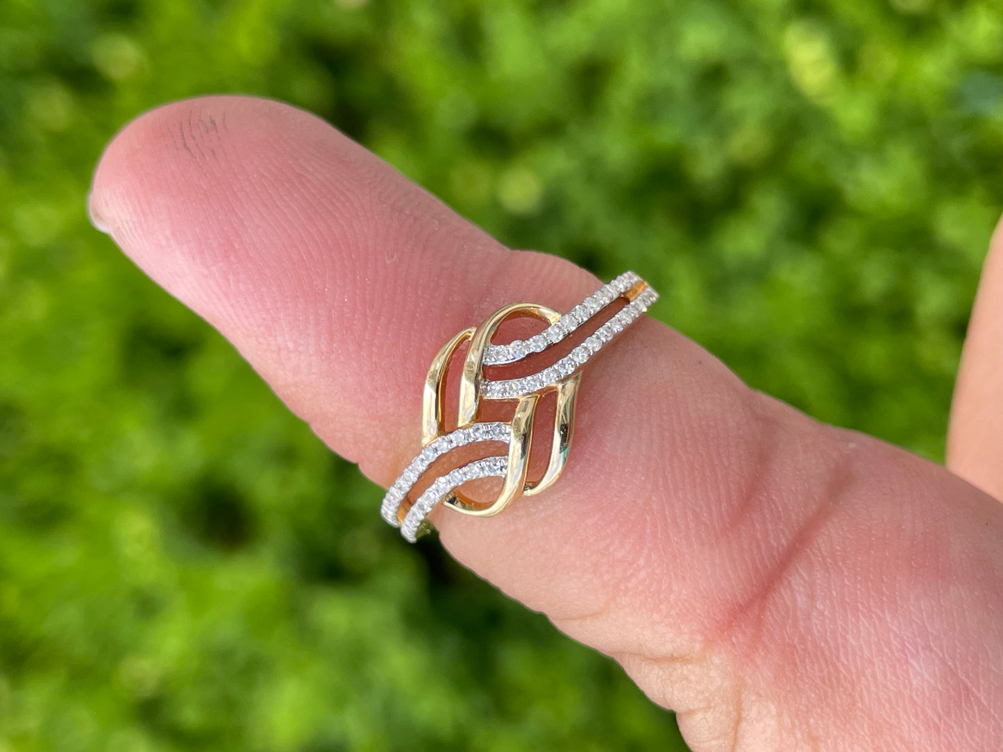 14K Gold "Crossing Paths" diamond band ring size 7