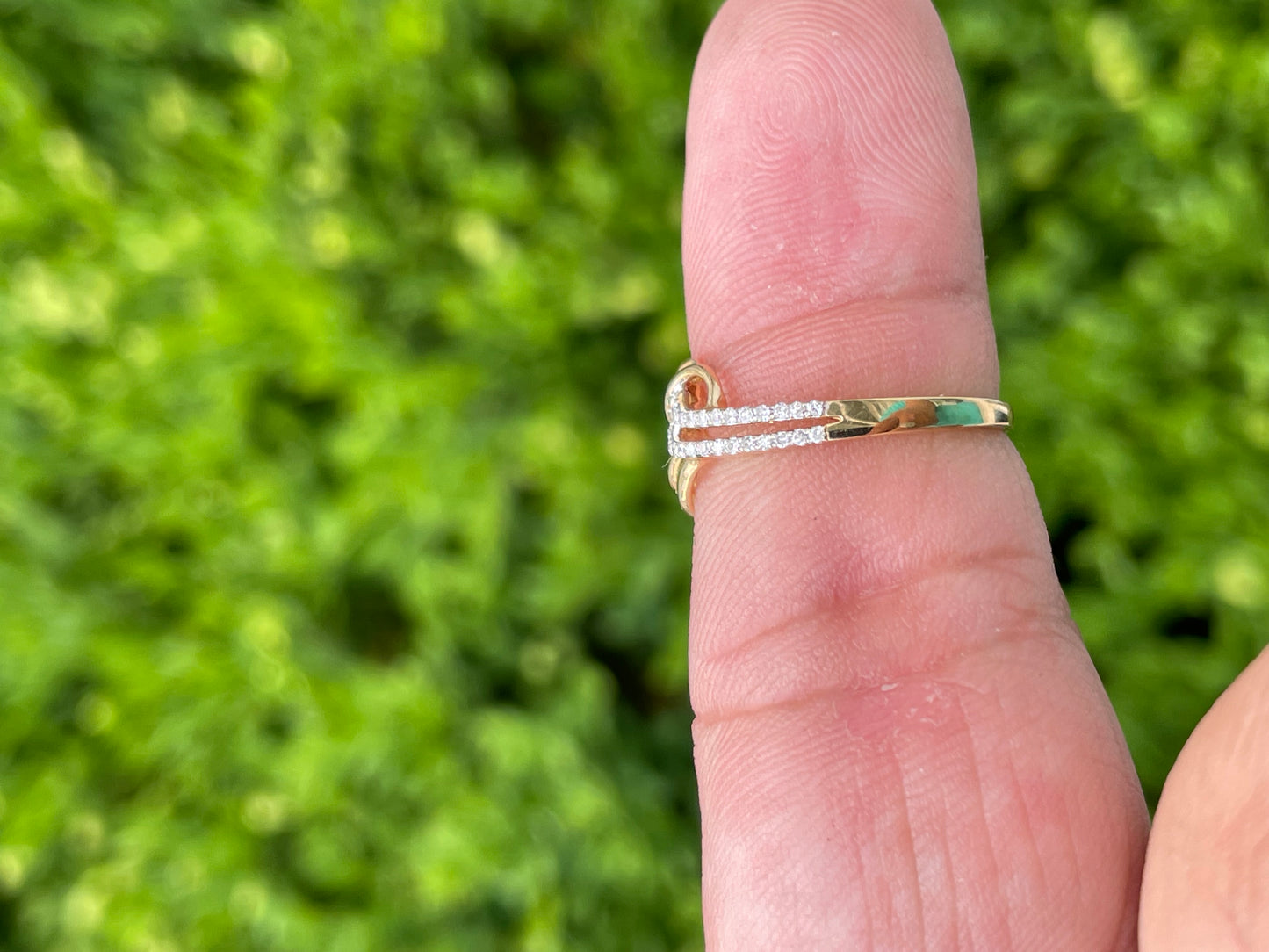 14K Gold "Crossing Paths" diamond band ring size 7