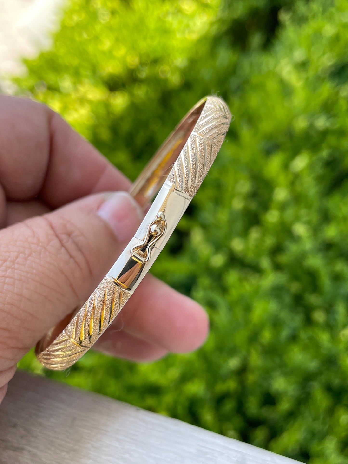 10K Gold Diamond cut Bangle Bracelet 7.25"