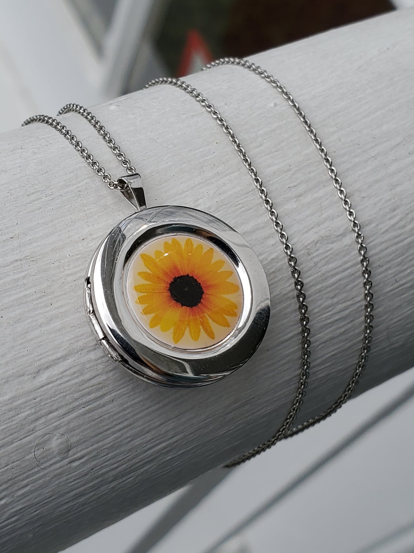 925 Sterling Silver Daisy / Sunflower Locket Necklace