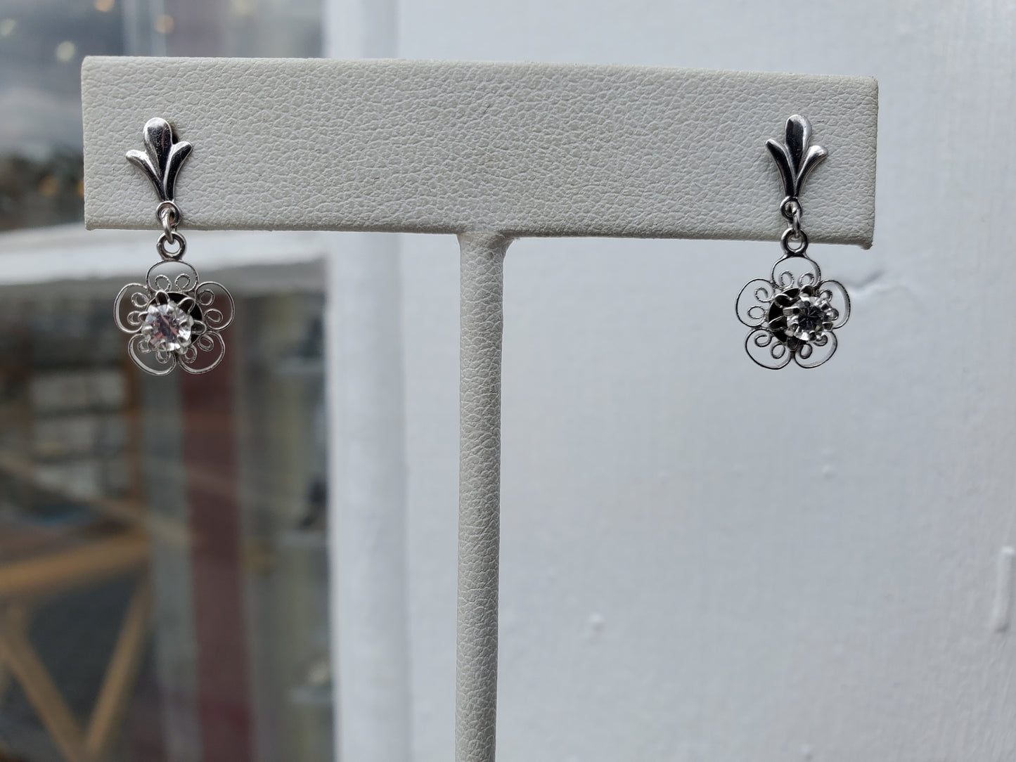 14k White Gold Vintage Art Deco Flower Zirconia Filagre Dangle Earrings