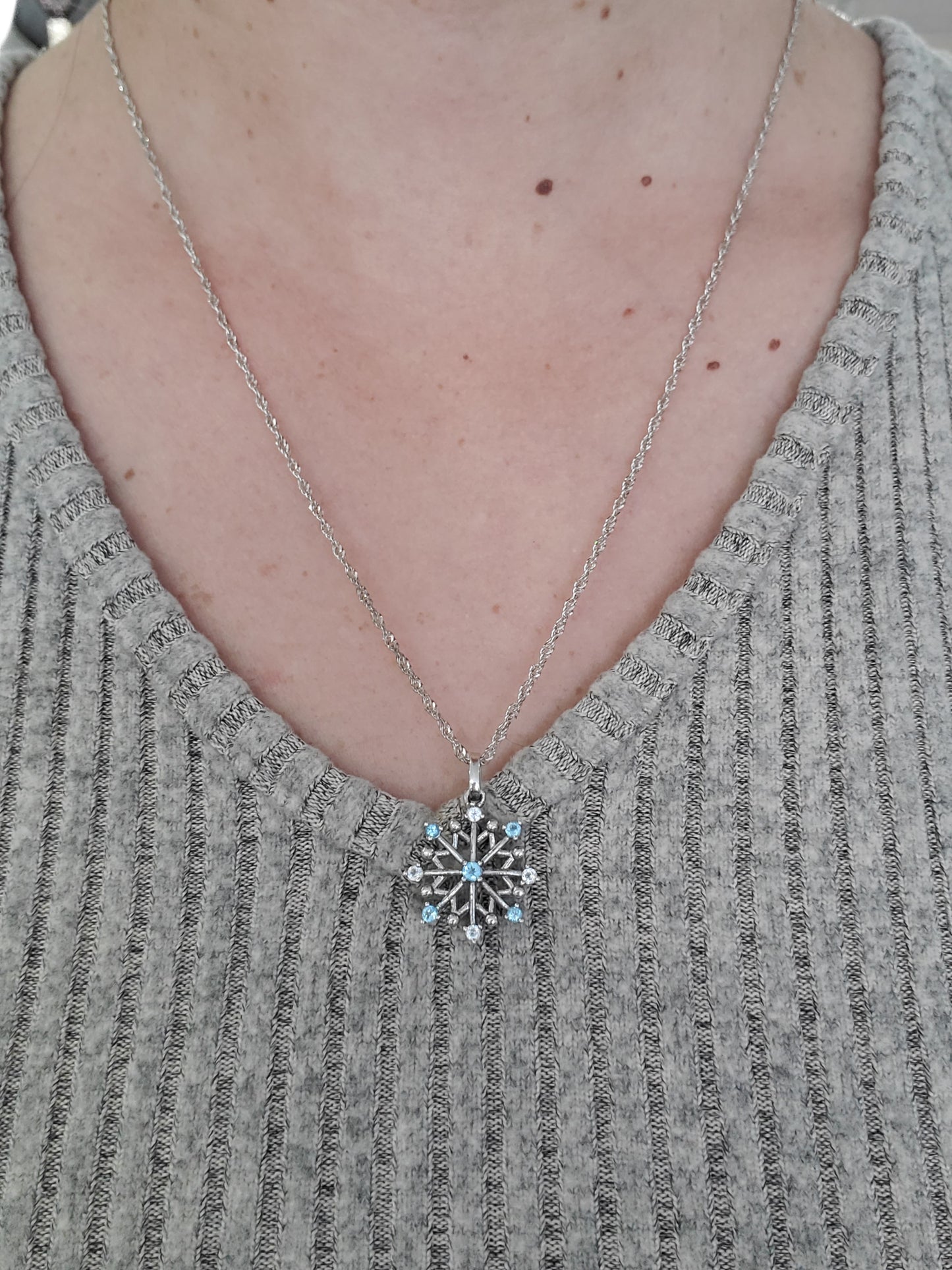 925 Sterling Silver Winter Blue Topaz Snowflake Pendant Necklace