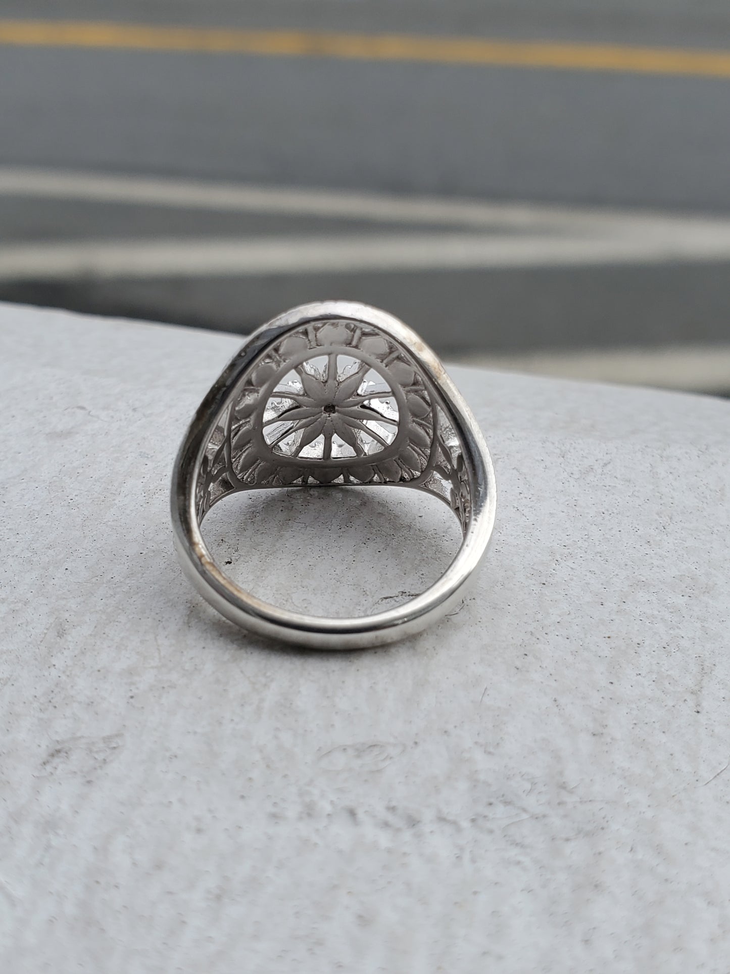 925 Sterling Silver Sparkling Sunburst / Snowflake Curved Zirconia Ring