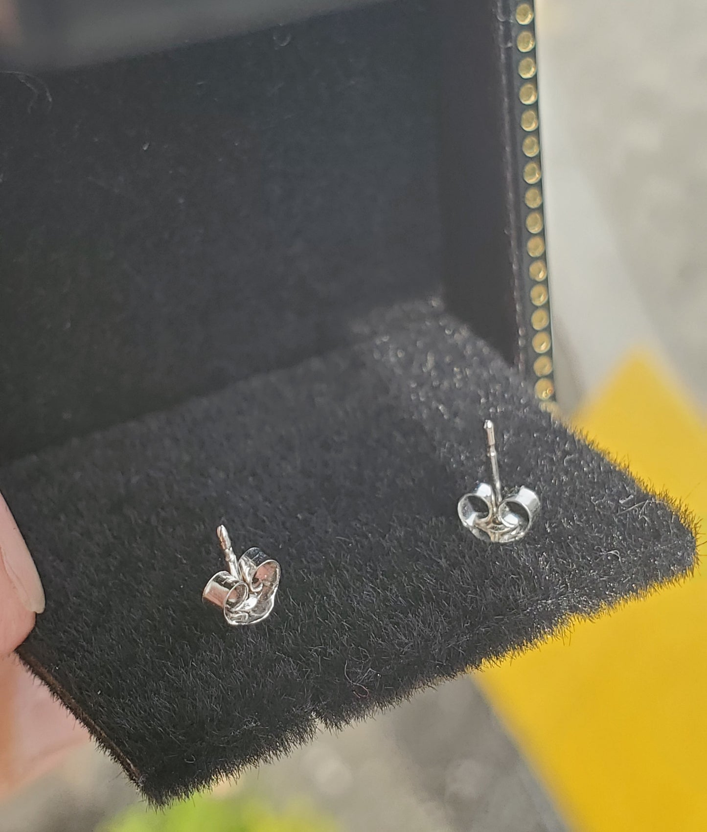 14k Solid White Gold Ladies Open Heary Zirconia Stud Earrings