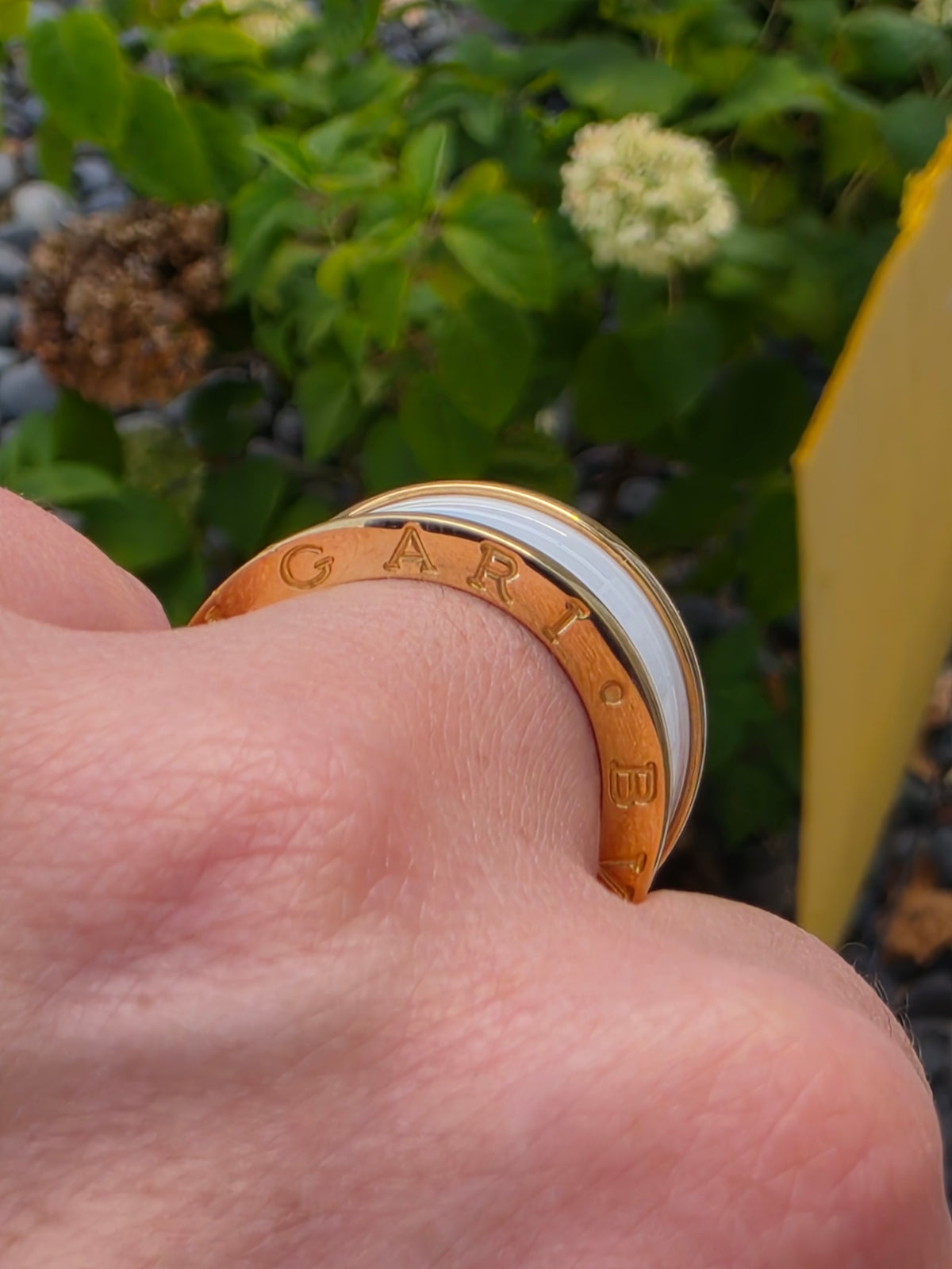 18k Solid Golid & White Ceramic Ladies Designer BVLGARI Band Ring