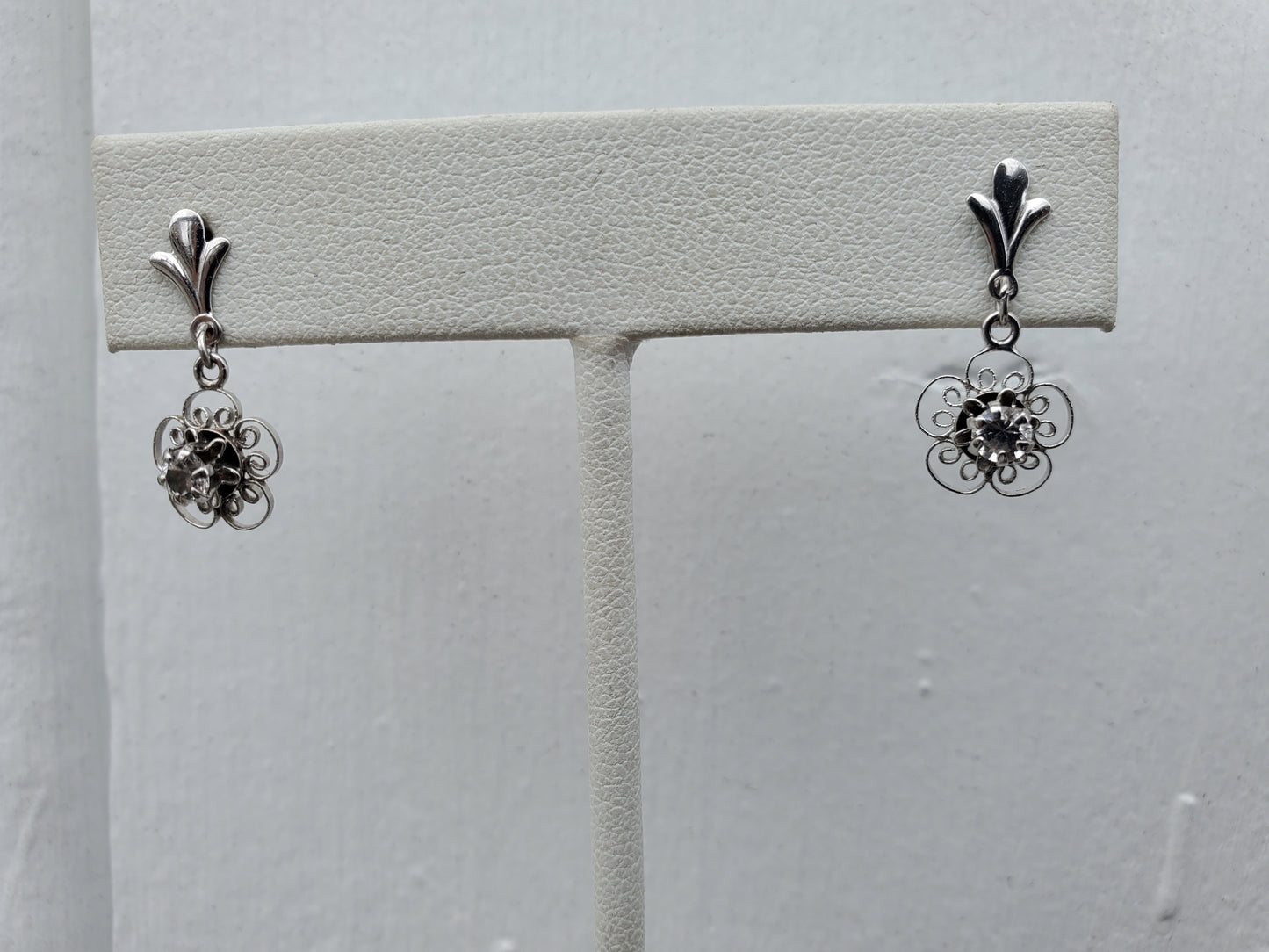 14k White Gold Vintage Art Deco Flower Zirconia Filagre Dangle Earrings