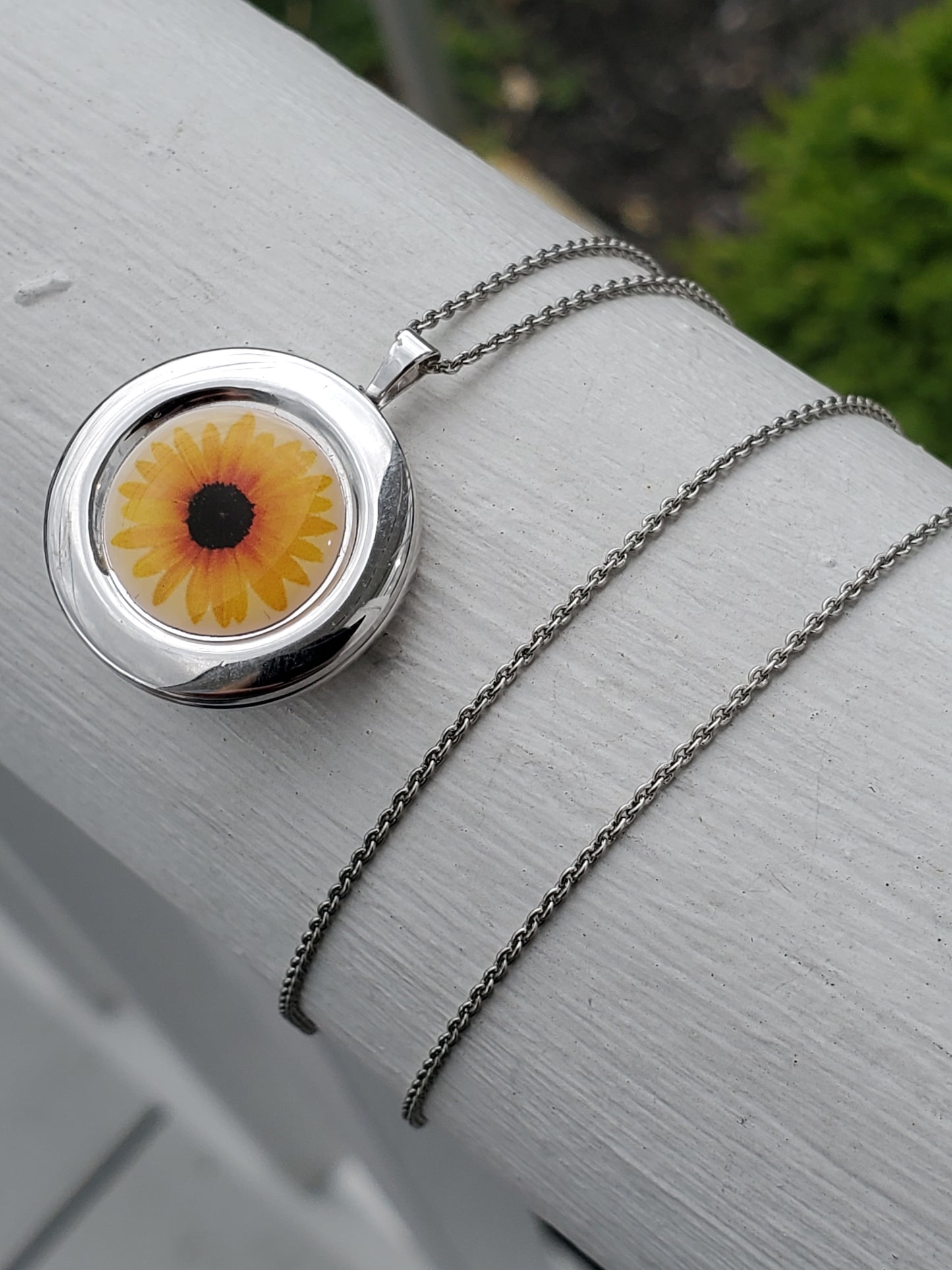925 Sterling Silver Daisy / Sunflower Locket Necklace