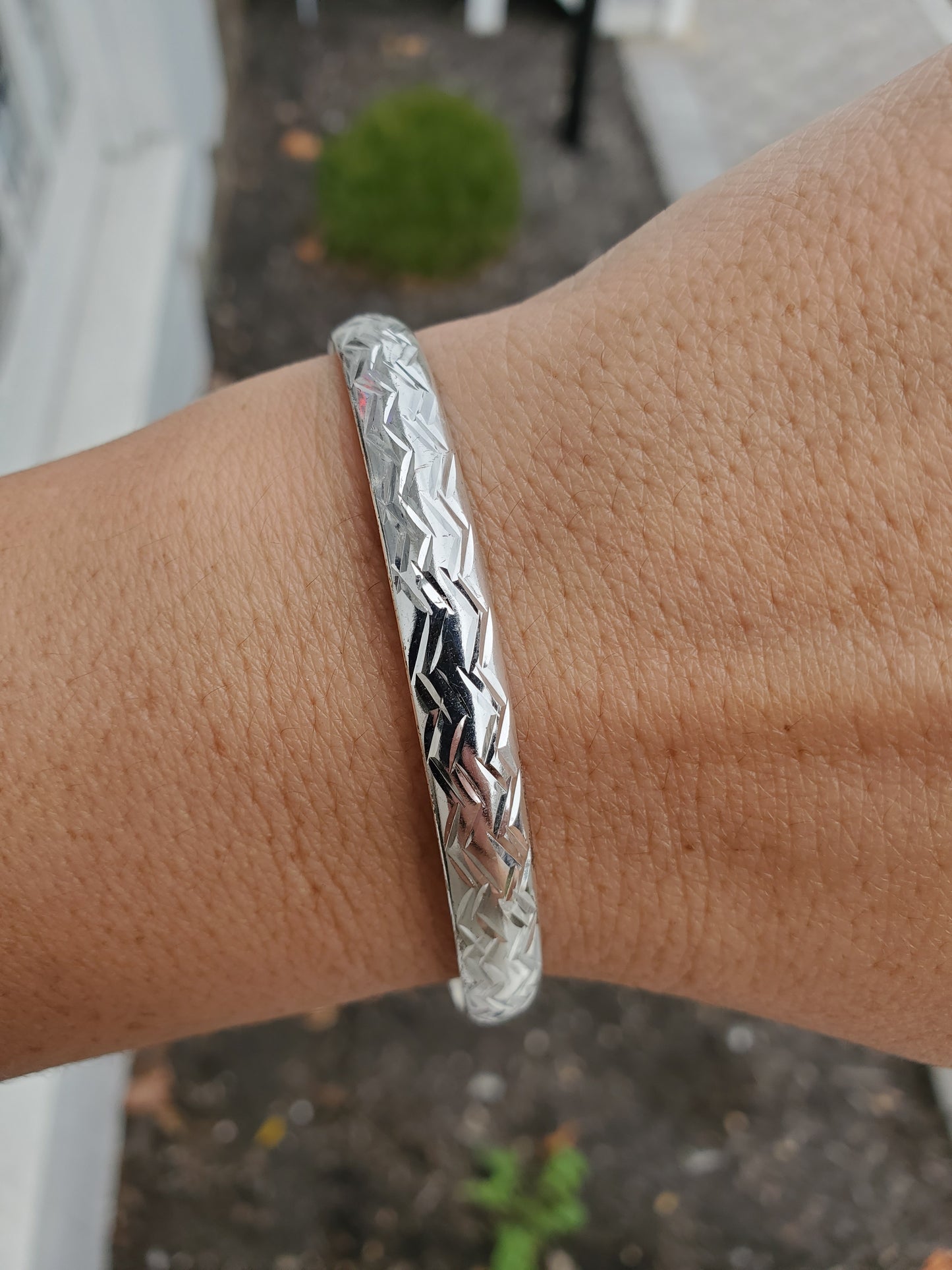 925 Sterling Silver Diamond Cut Zig-Zag Bangle Bracelet