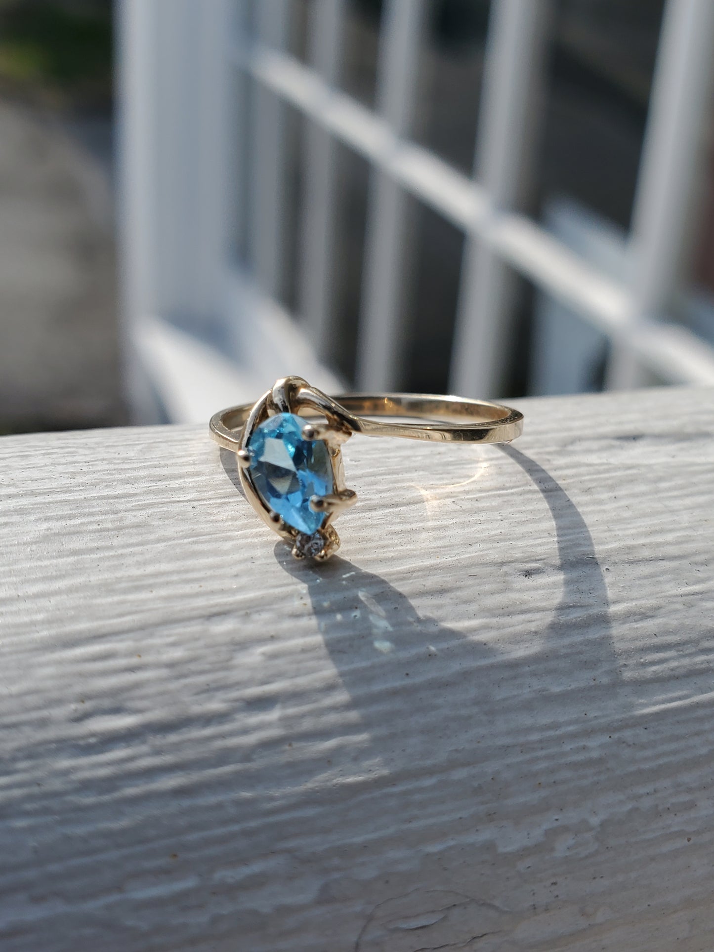 10k Solid Gold .25 tcw Blue Topaz & Diamond Solitare Ring