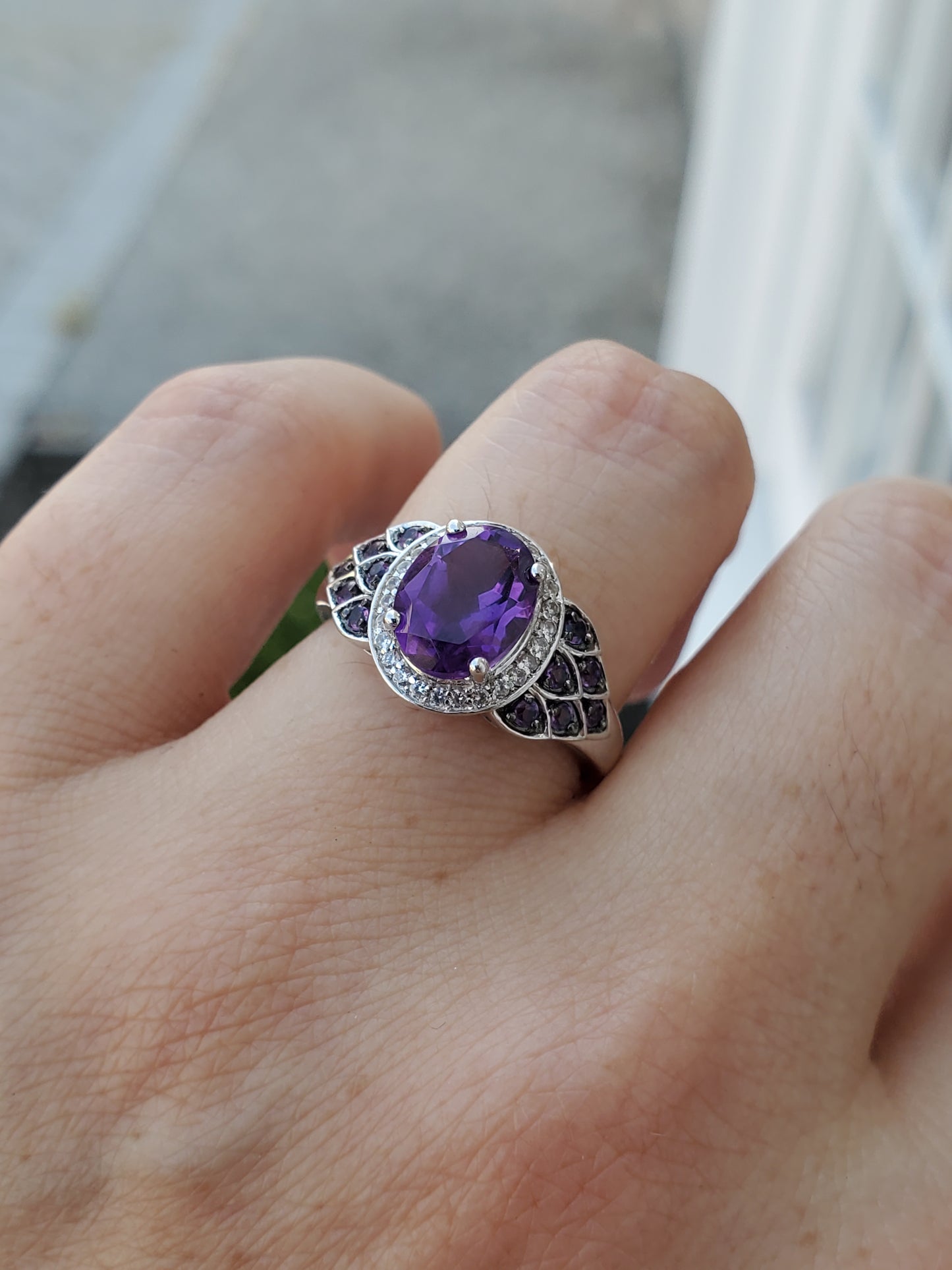 925 Sterling Silver 1.5 ct Oval Amethyst Ladies Ring