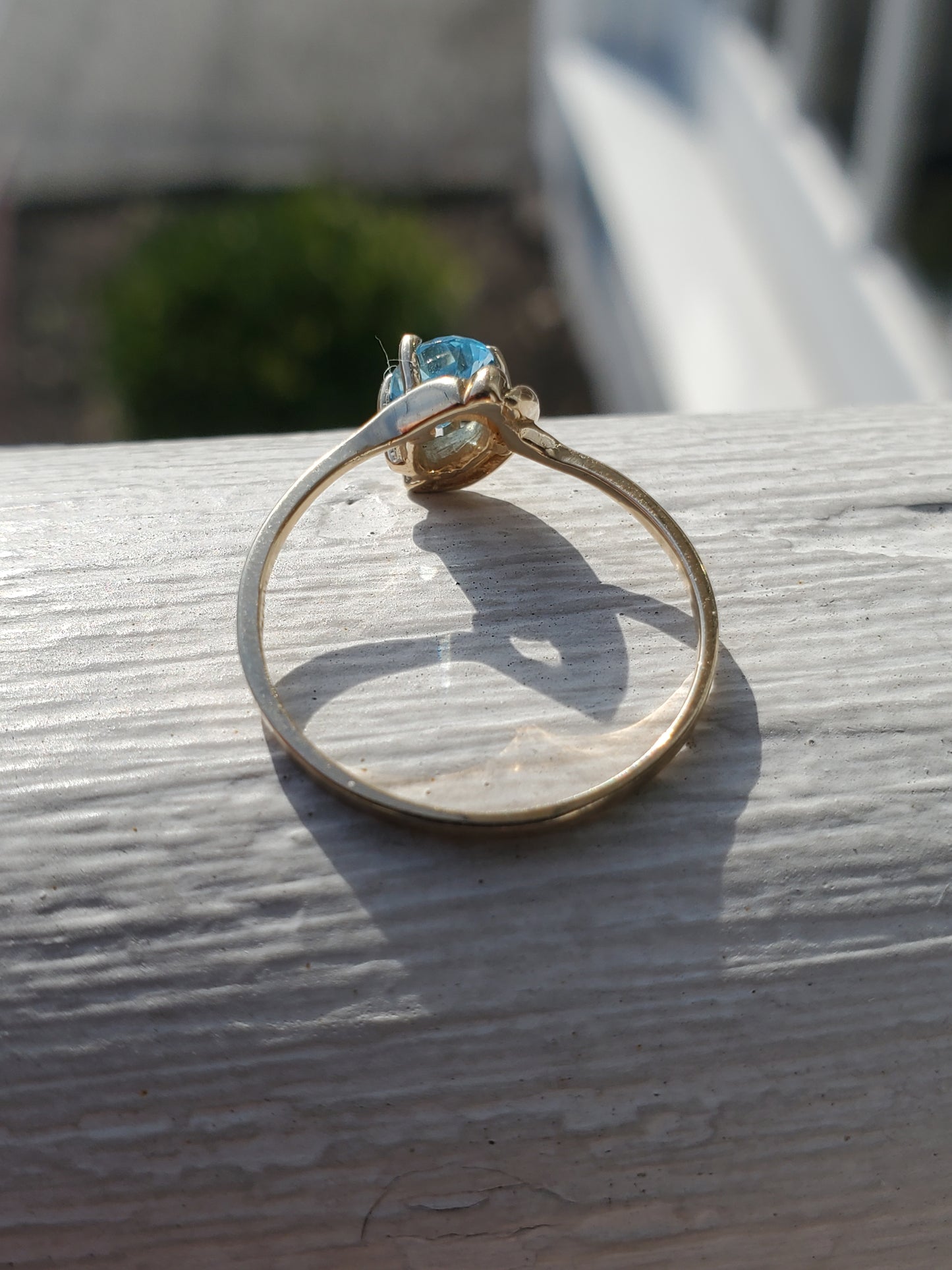10k Solid Gold .25 tcw Blue Topaz & Diamond Solitare Ring