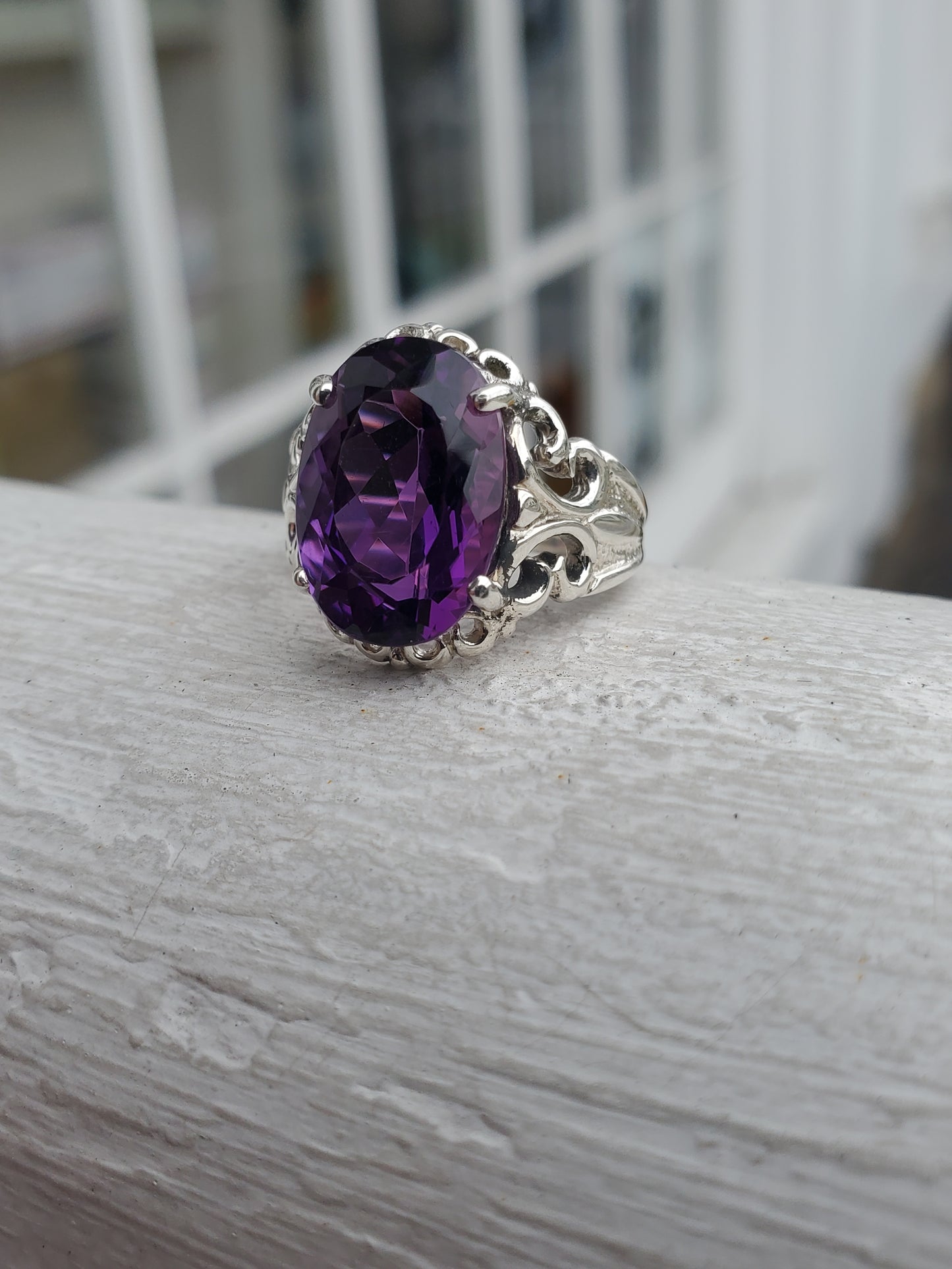 925 Sterling Silver 6 ct Oval Amethyst Solitare Ring
