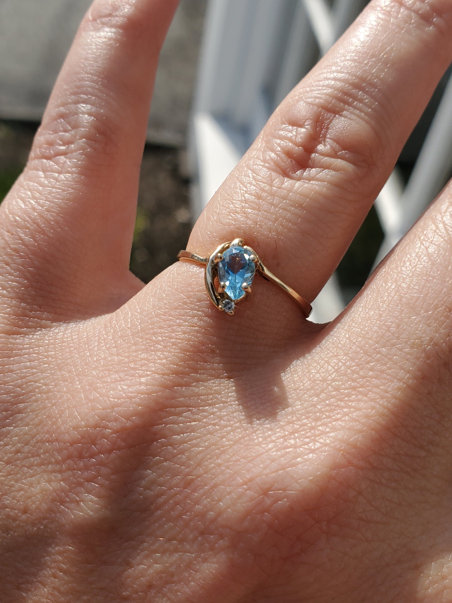 10k Solid Gold .25 tcw Blue Topaz & Diamond Solitare Ring