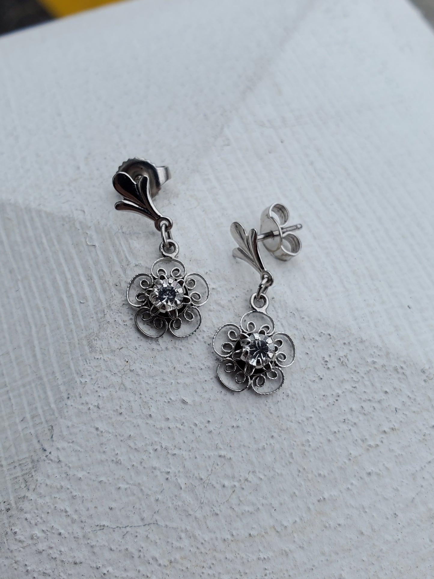 14k White Gold Vintage Art Deco Flower Zirconia Filagre Dangle Earrings