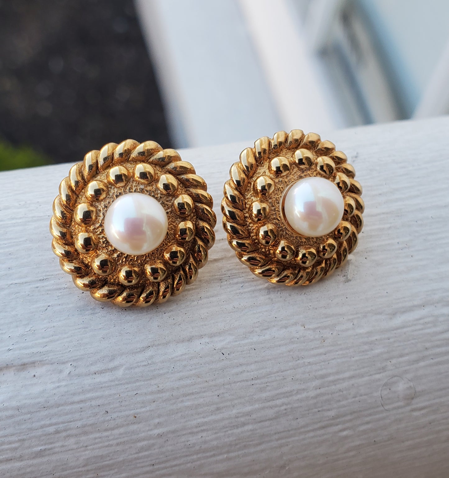 14k Yellow Gold Designer JIL 5mm Pearl Stud Earrings with Beaded Studded Halos