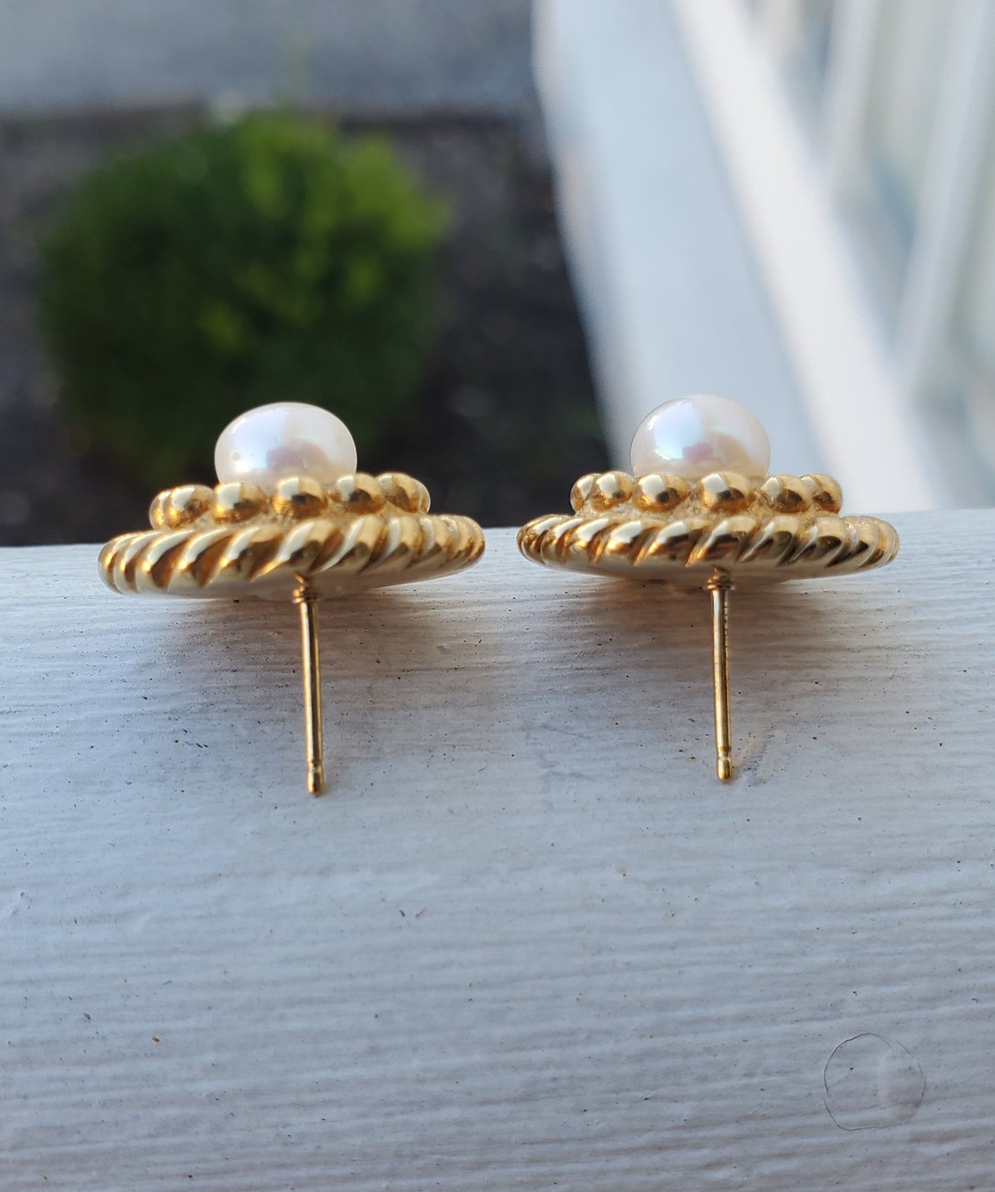 14k Yellow Gold Designer JIL 5mm Pearl Stud Earrings with Beaded Studded Halos