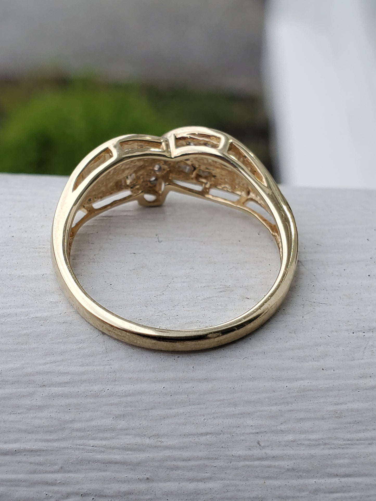 10k Solid Yellow Gold Ladies Criss Cross Natural Diamond Band Ring
