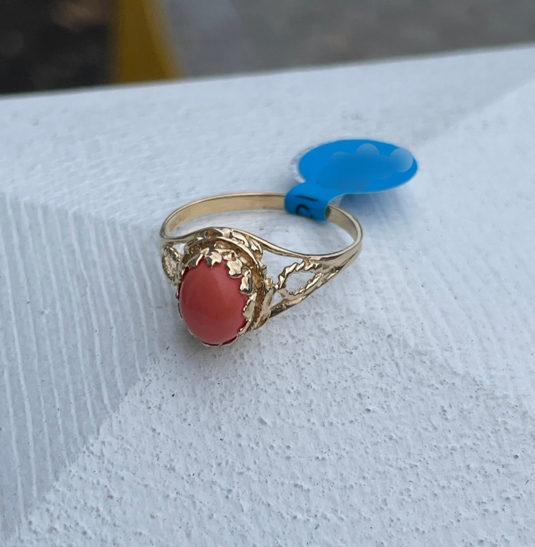 10k Gold Natural Coral Solitaire Ring Size 8