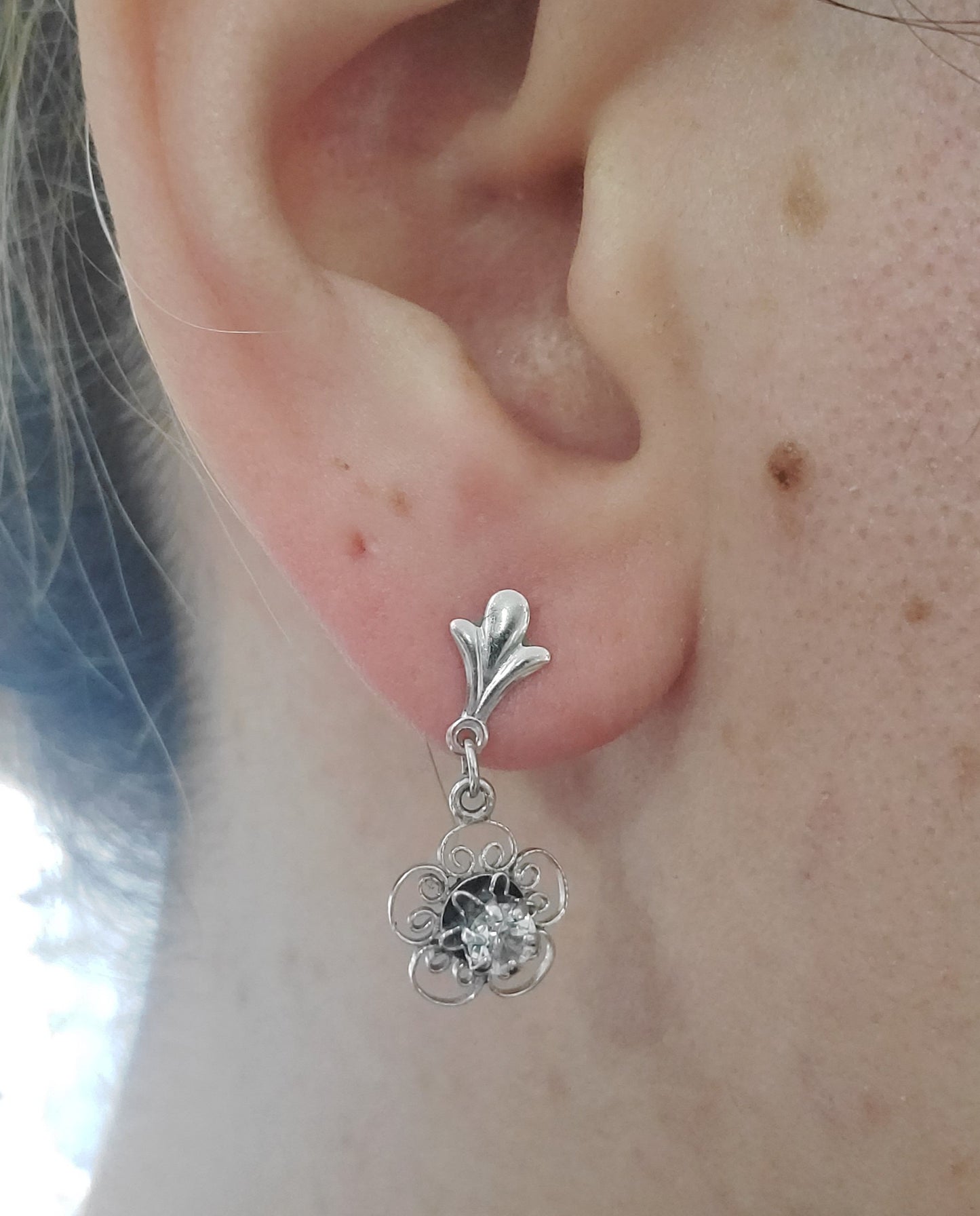 14k White Gold Vintage Art Deco Flower Zirconia Filagre Dangle Earrings