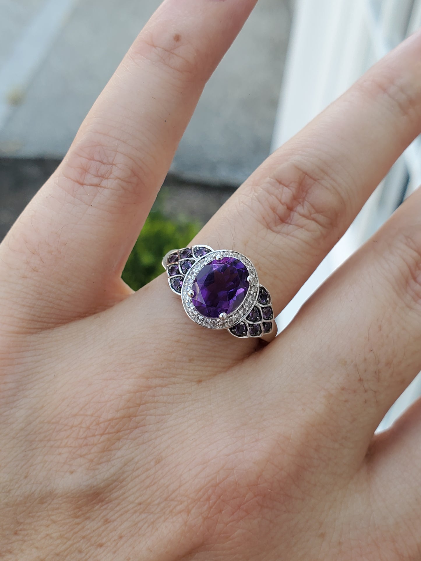925 Sterling Silver 1.5 ct Oval Amethyst Ladies Ring