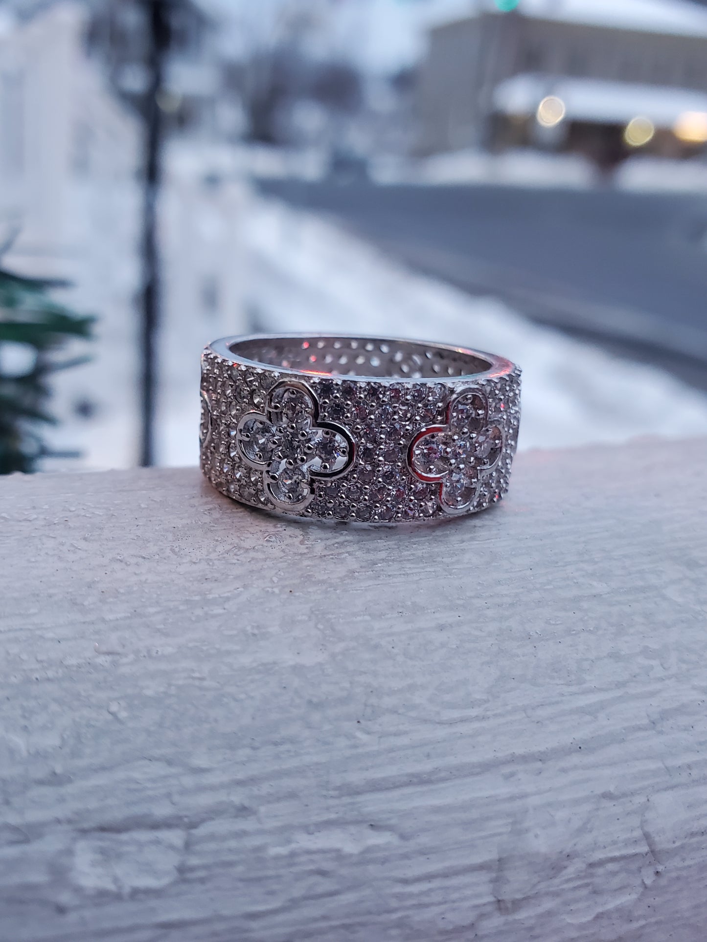 925 Sterling Silver Wide Zirconia CZ Quatrefoil Eternity Band Ring