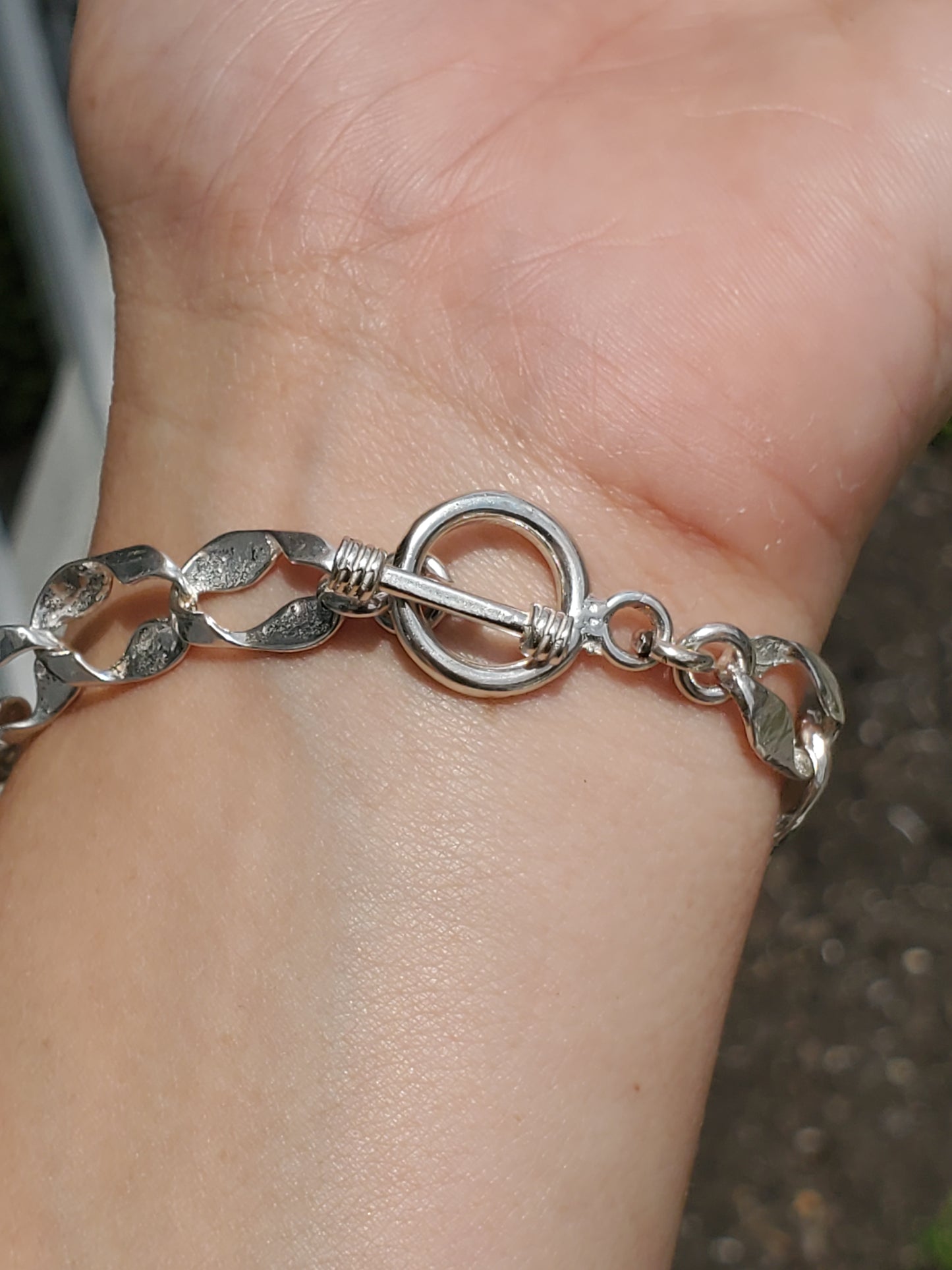 925 Sterling Silver Open Wavy Curb Link Toggle Bracelet