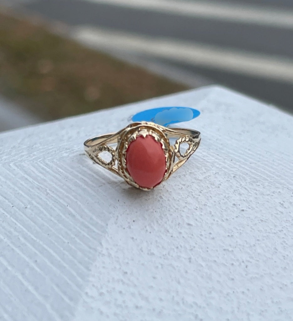10k Gold Natural Coral Solitaire Ring Size 8