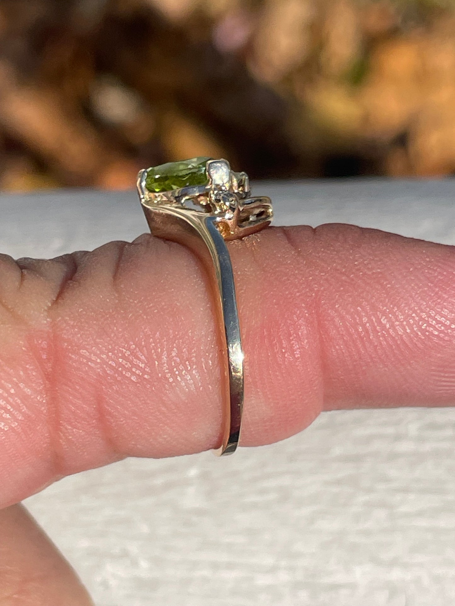 14k Gold Pear Shape Peridot & Diamond Ring Size 6