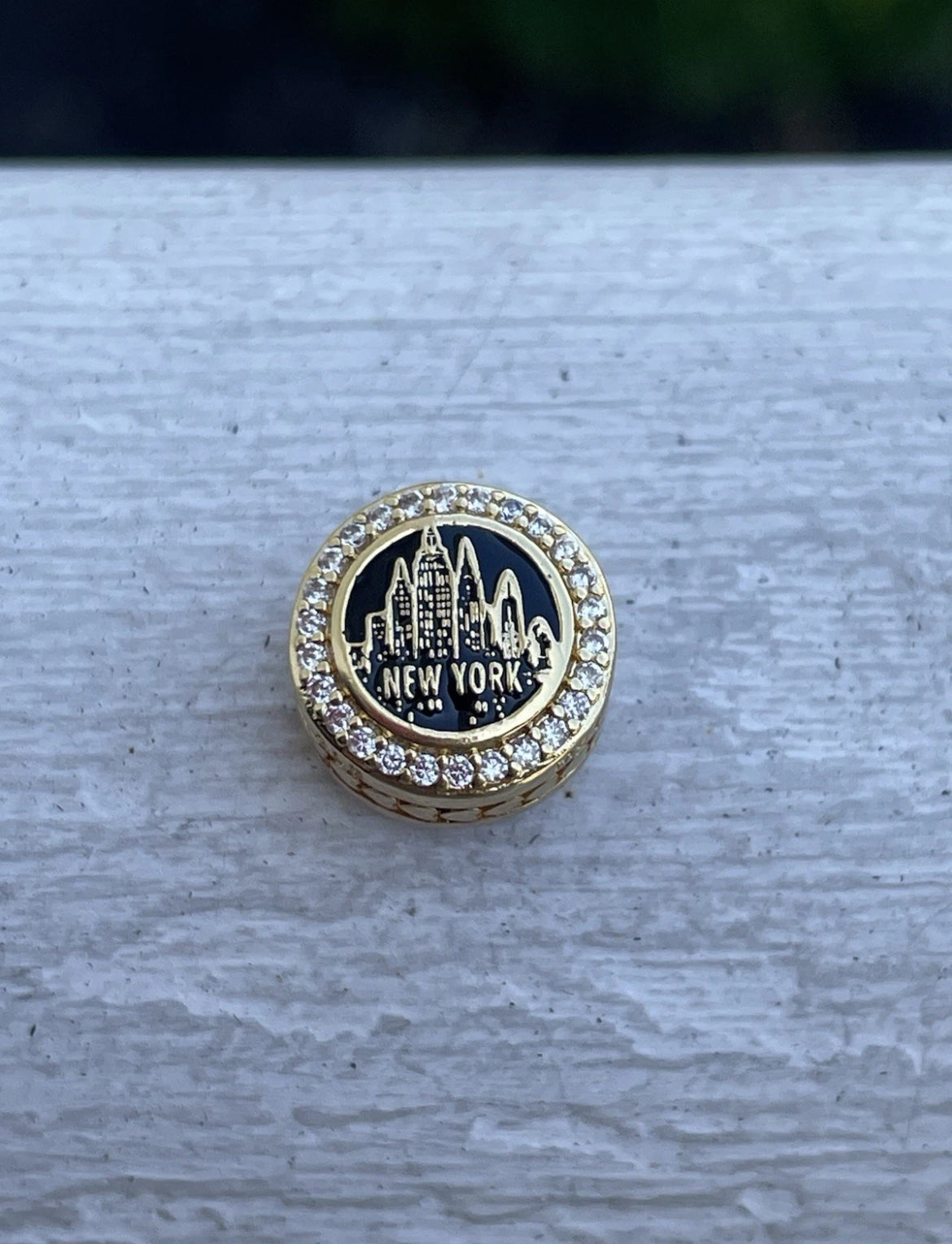 Pandora New York City Exclusive Shine Gold Signet Travel Charm