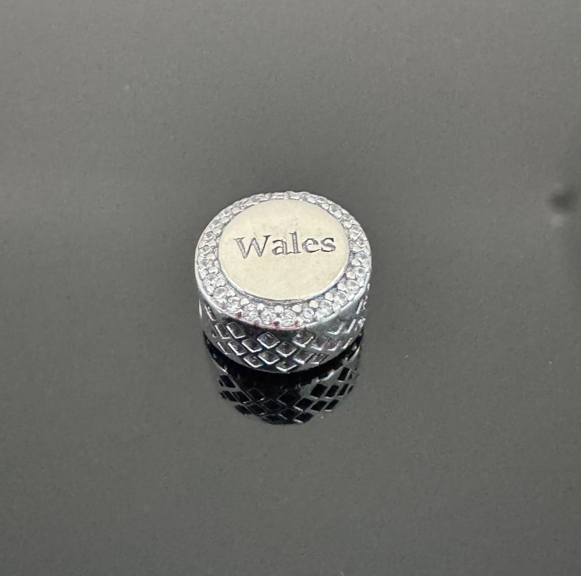 Pandora Country of Wales Exclusive Round Signet Flag Charm