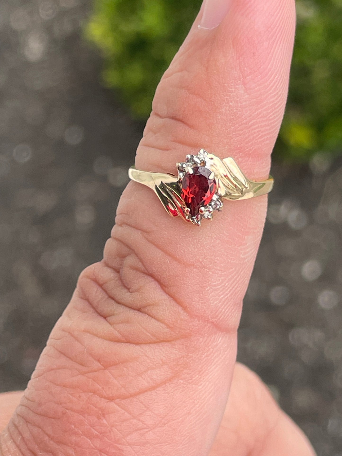 10k Gold Garnet & Diamond Mini Cluster Ring Size 6.5