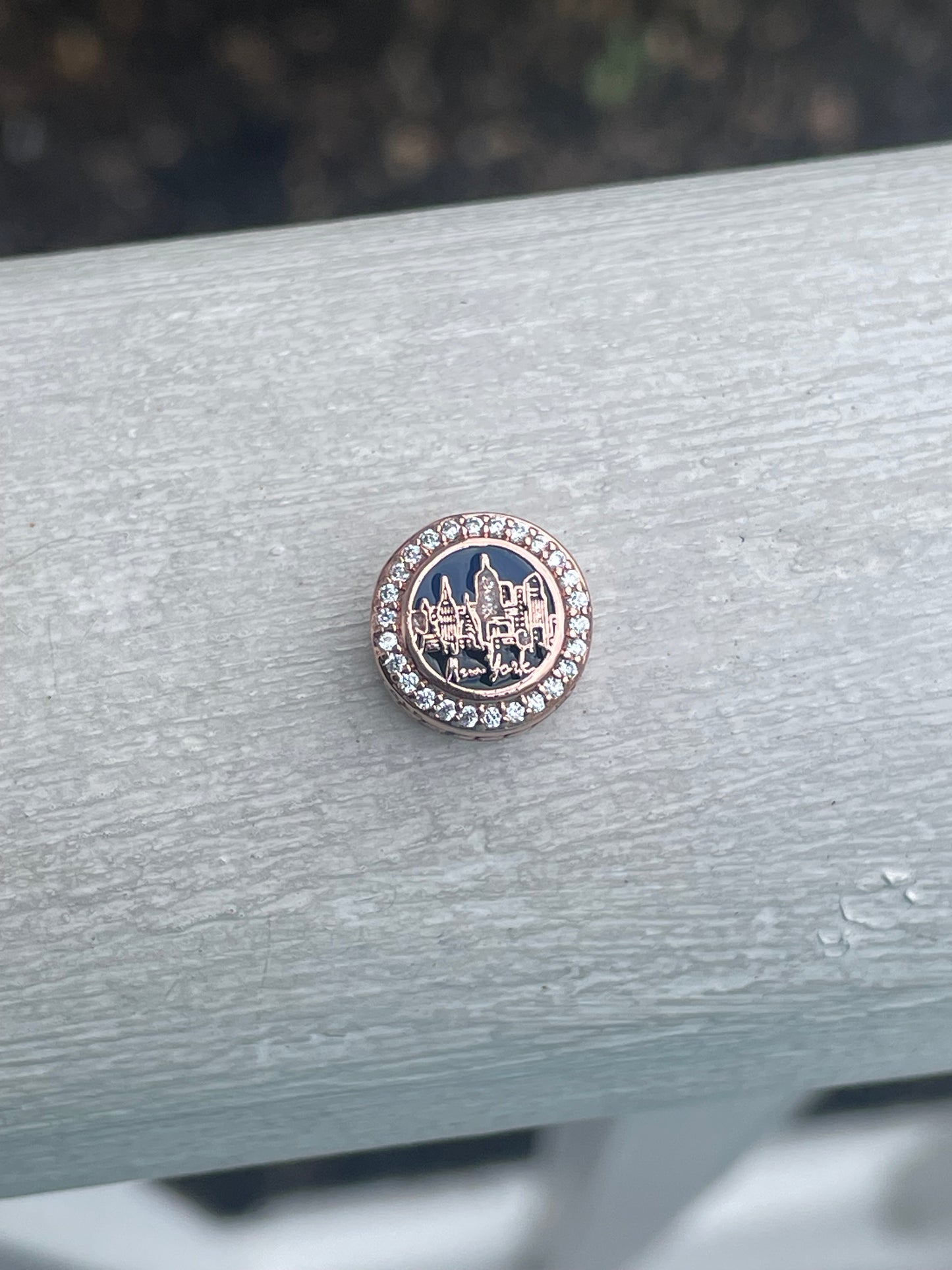 Pandora New York City
Exclusive The City That Never Sleeps Rose Gold Signet Travel Charm